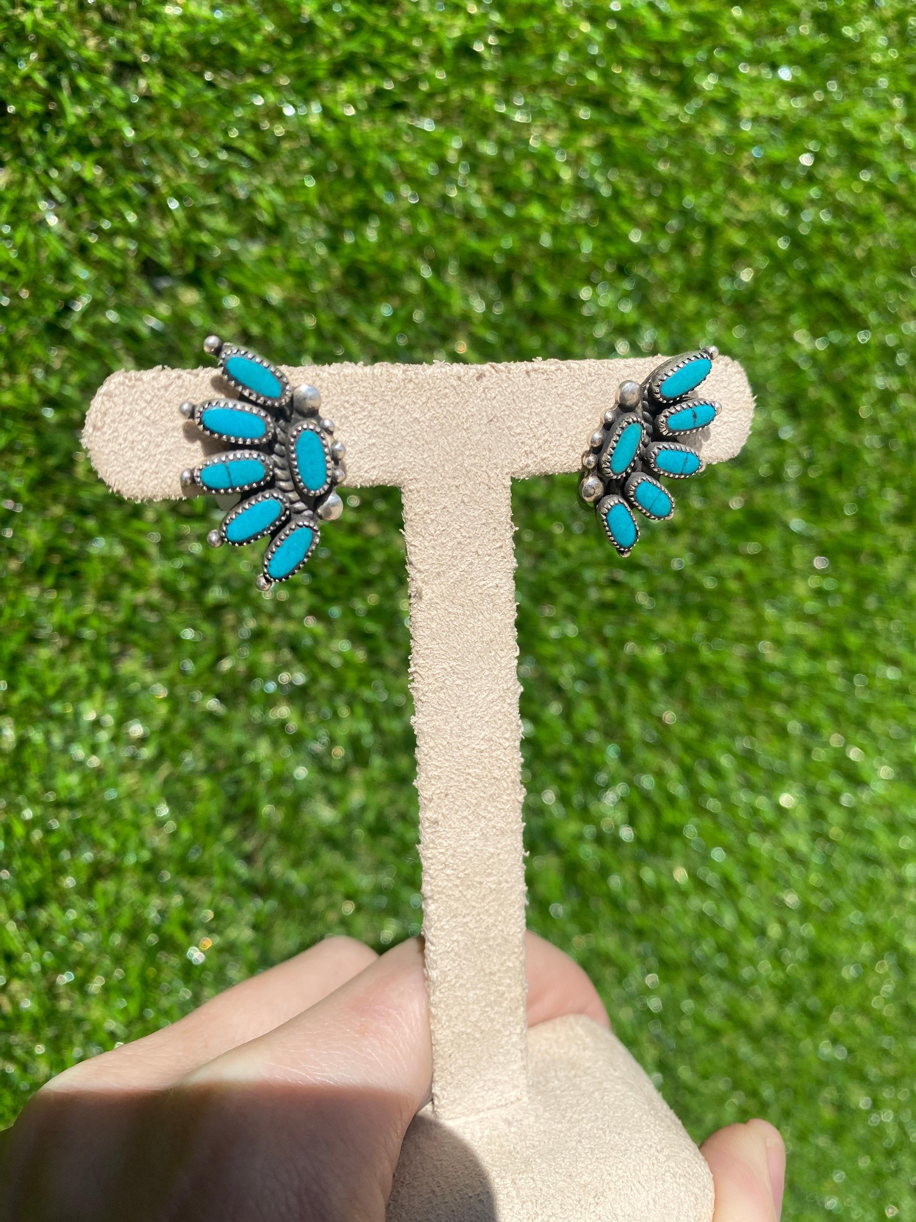 Vintage Southwestern Turquoise and Sterling Silver Earrings In Excellent Condition For Sale In Houston, TX