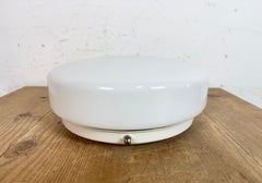 Plafoniera o applique sovietica d'epoca con vetro al latte, anni '80