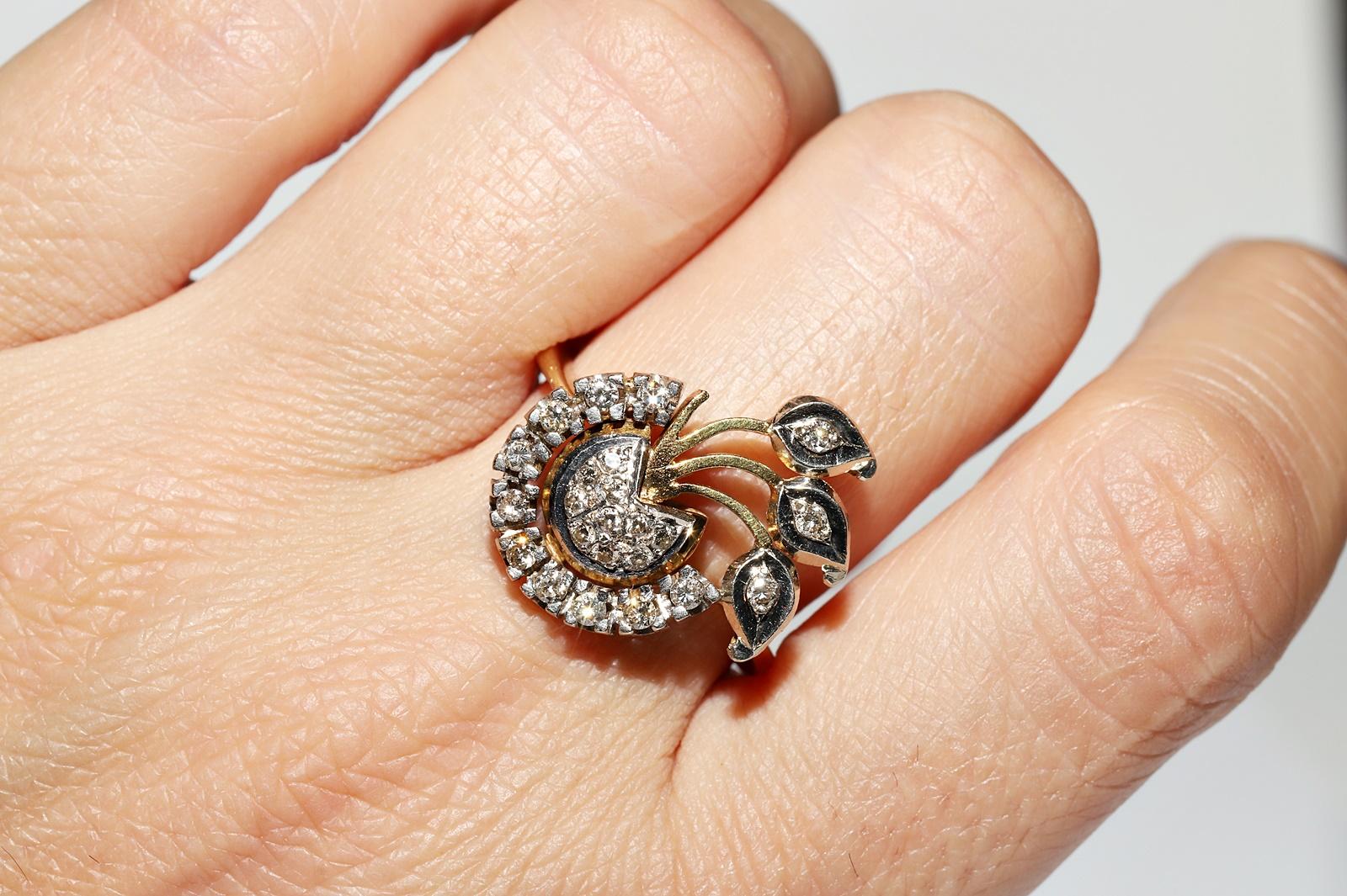 Vintage 18k Gold Natural Diamond Decorated Flowers Style Ring  For Sale 12