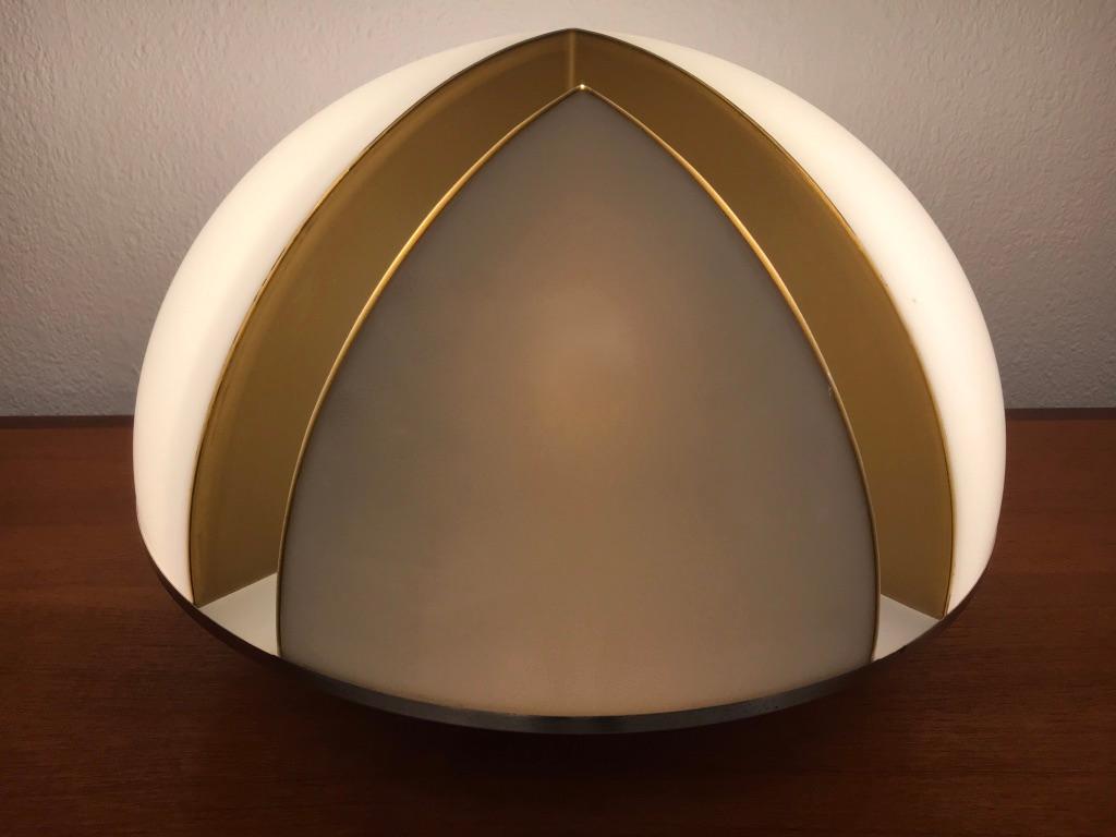 Lampe de table champignon de l'ère spatiale en acrylique et acier, vers 1970 en vente 5