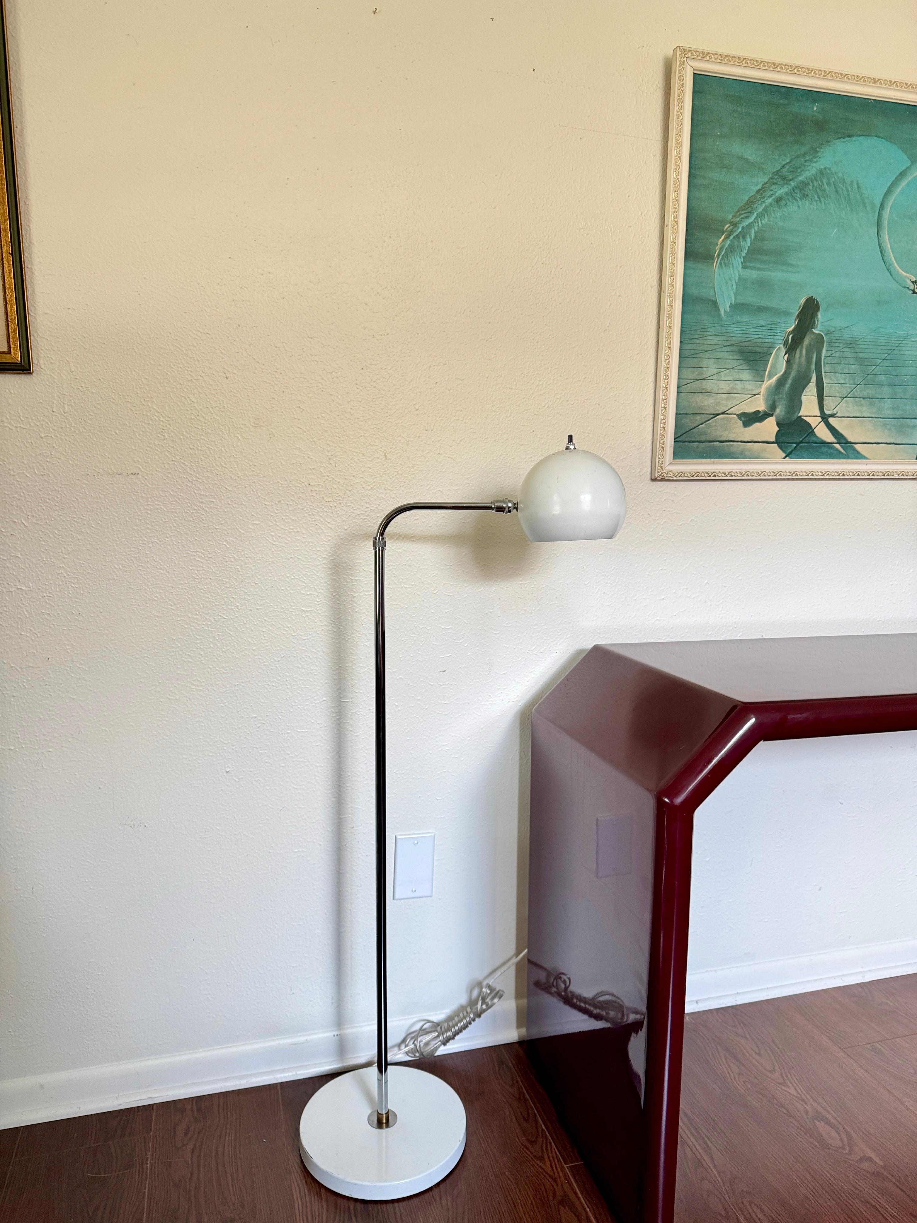 Vintage space age adjustable chrome floor lamp with white accents, circa 1970s For Sale 3