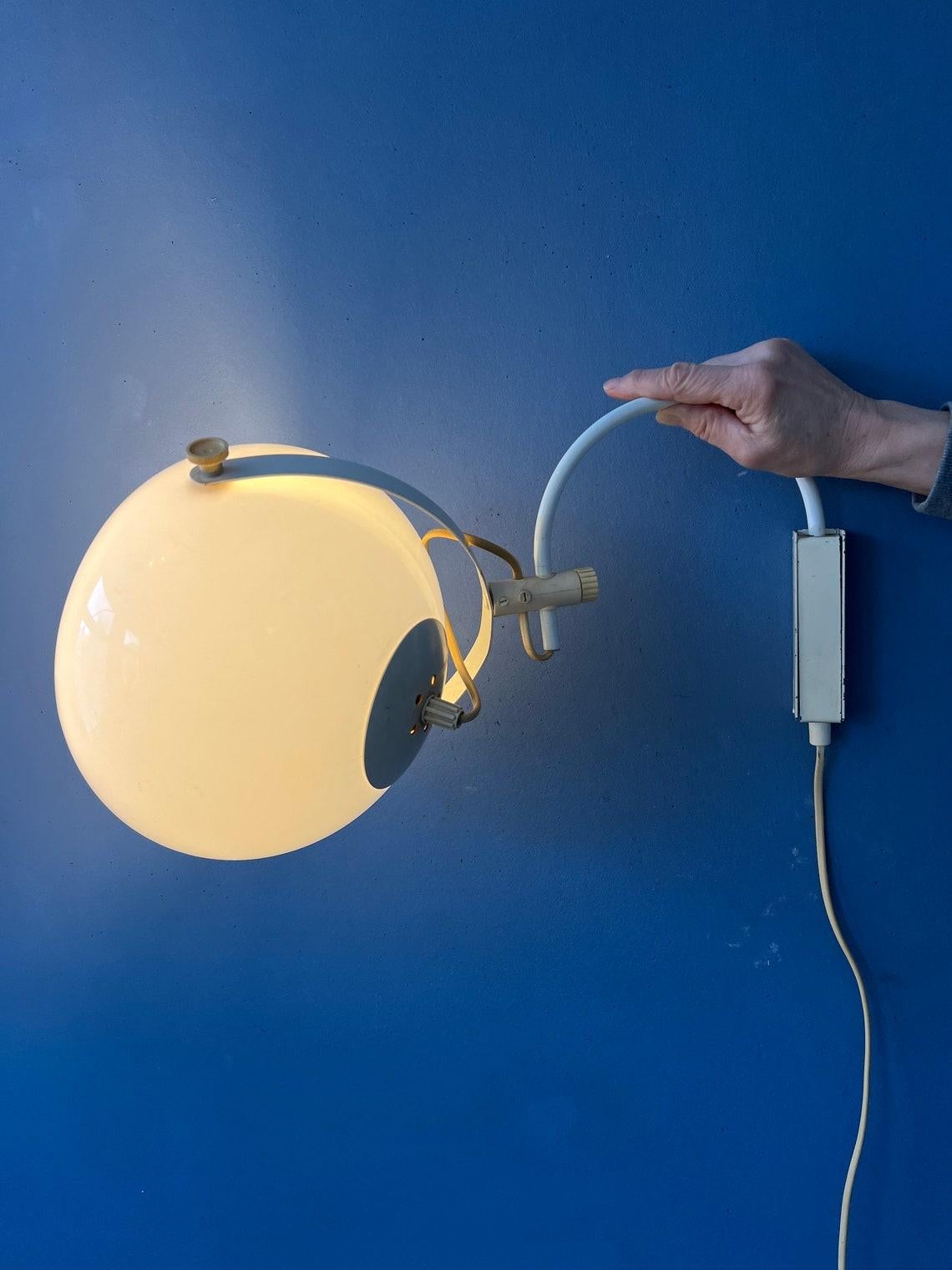 Rare white Anvia arc wall lamp with mushroom shade. The shade can be turned in any direction desirable. It's position from the arc can also be adjusted. The lamp requires a E27/26 (standard) lightbulb and currently has an EU-plug (directly usable