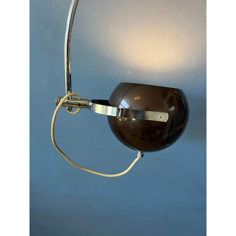 Rare arc wall lamp in sparkled brownish colour from the Dutch brand Herda. The shade can be turned any direction desirable and positioned inside or outside the arc. The lamp has a switch build into the cable. The lamp requires an E27 (standard)