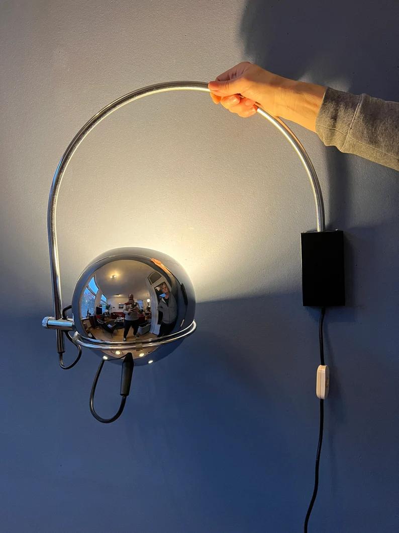 Vintage space age arc wall lamp by GEPO. The design allows you to place the shade in the ring in any direction desirable. The shade can also be positioned inside or outside the arc. The lamp has a switch build into the cable. The lamp requires an