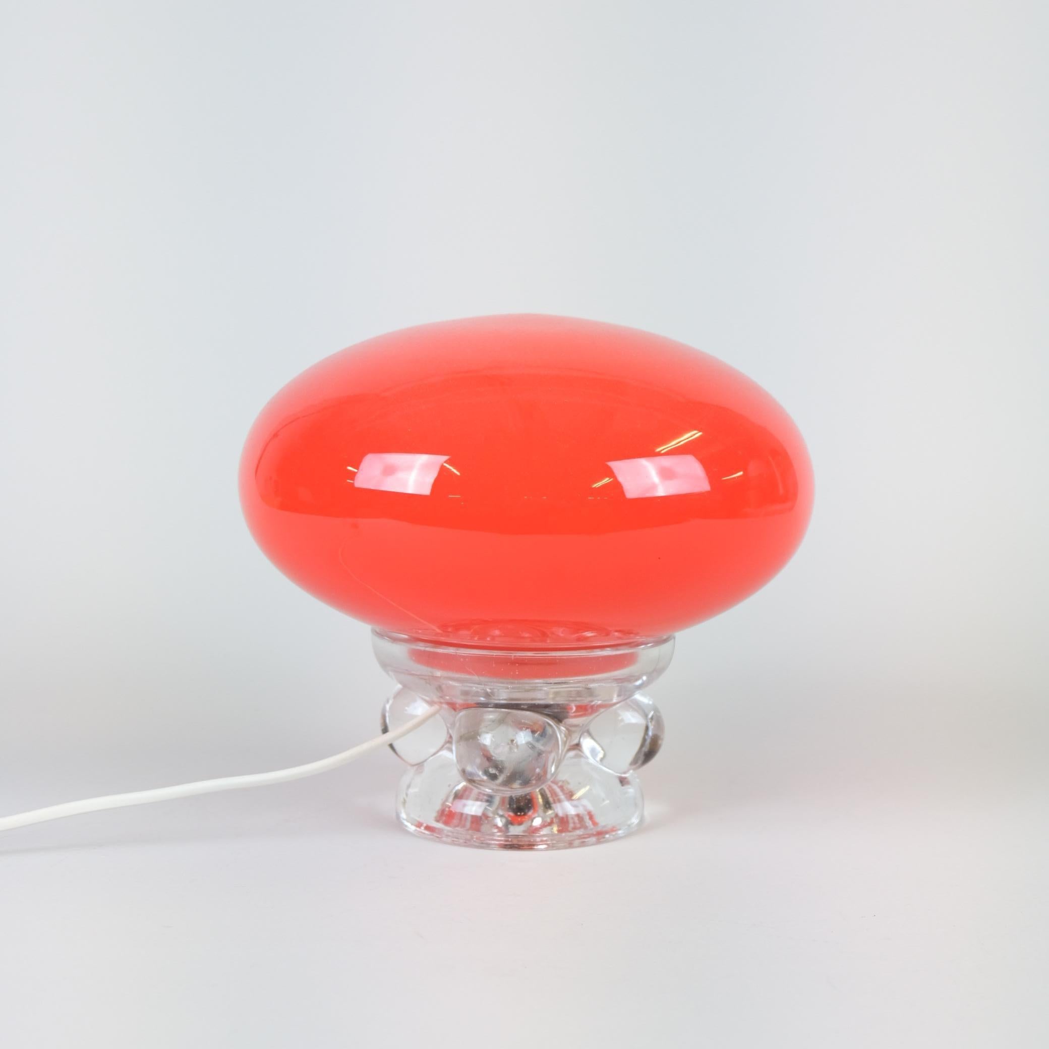 Ère spatiale Lampe de bureau vintage en verre de l'ère spatiale, champignon rouge, 1970 en vente