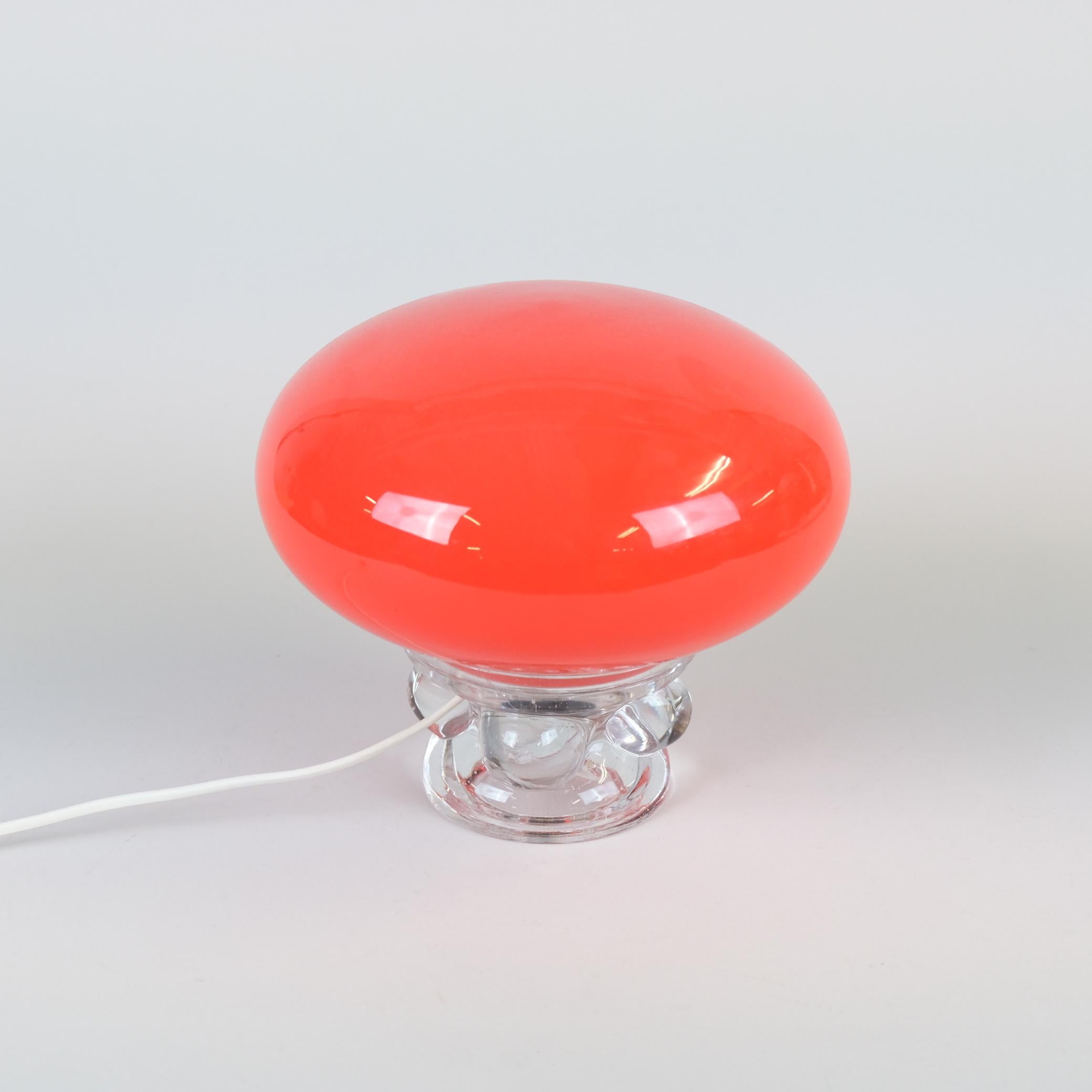 Verre Lampe de bureau vintage en verre de l'ère spatiale, champignon rouge, 1970 en vente