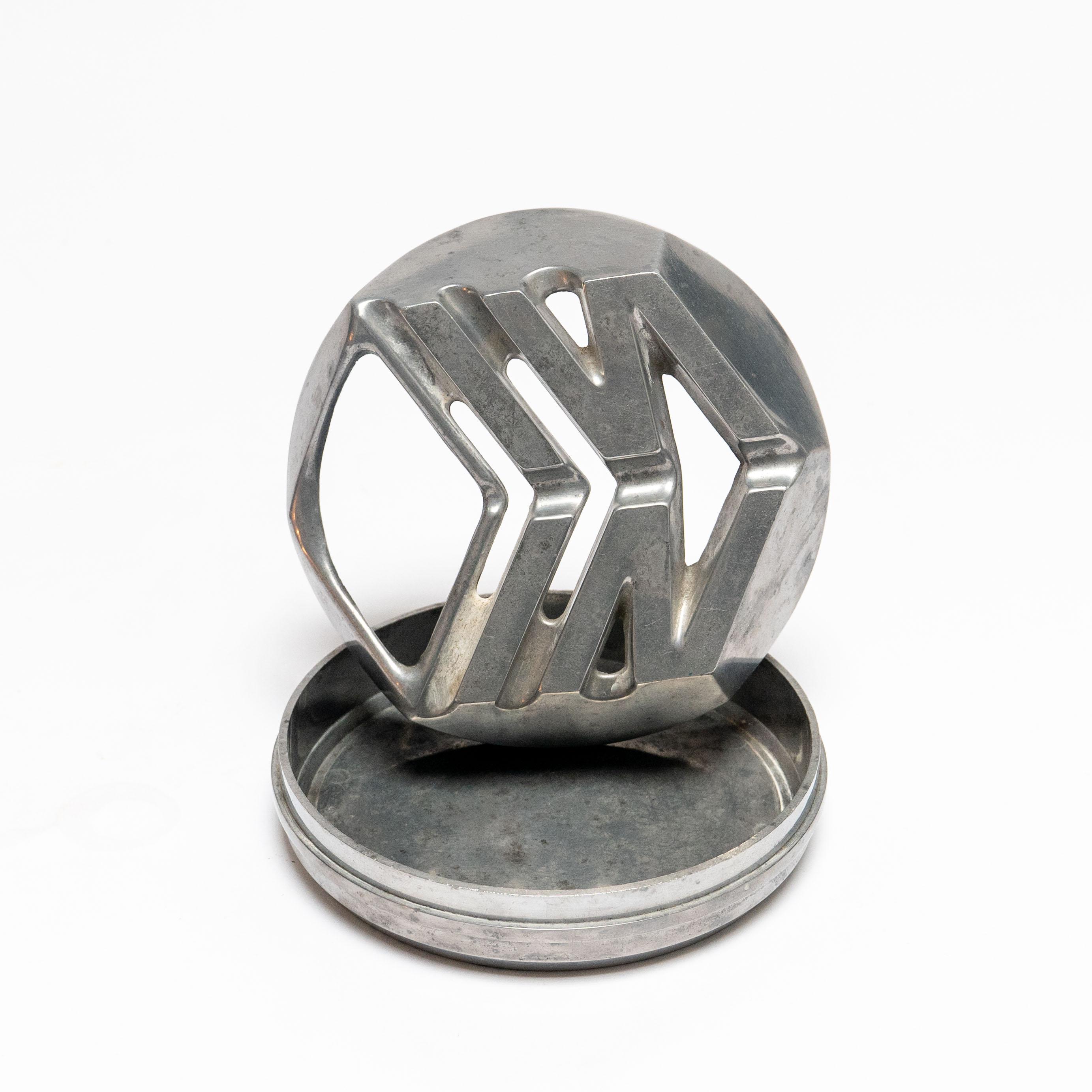 Dekorativer Aschenbecher aus Aluminium im Space Age-Stil in zwei Teilen, skandinavisches Design im Angebot 1