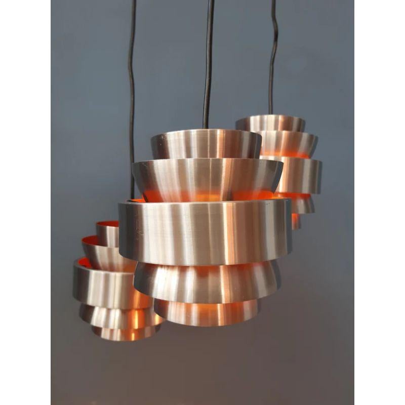 Beautiful Lakro Amstelveen cascade of aluminium Trava-style lamps, reminding strongly of Carl Thore. The lamp requires three small E27 (standard) lightbulbs.

Dimensions:
ø Shades: 16 cm
Heigh shades: 18 cm
Height: 130 cm

Condition: Very