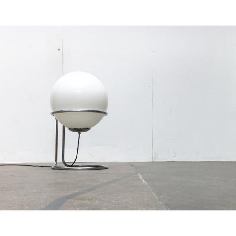 Lámpara de pie Vintage Space Age con bola de cromo y cristal Metal en venta