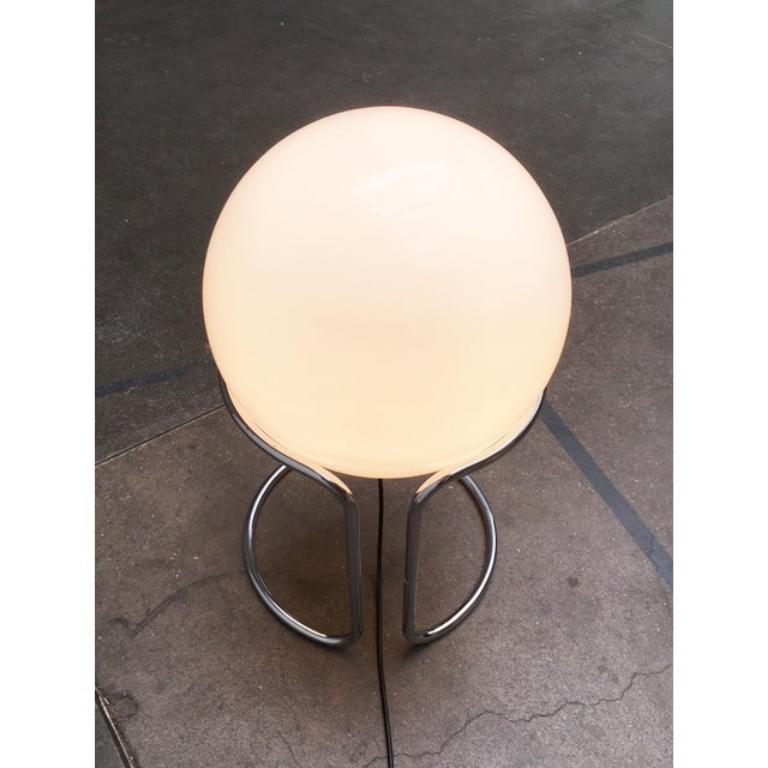 Lámpara de pie Vintage Space Age con bola de cromo y cristal en venta 2