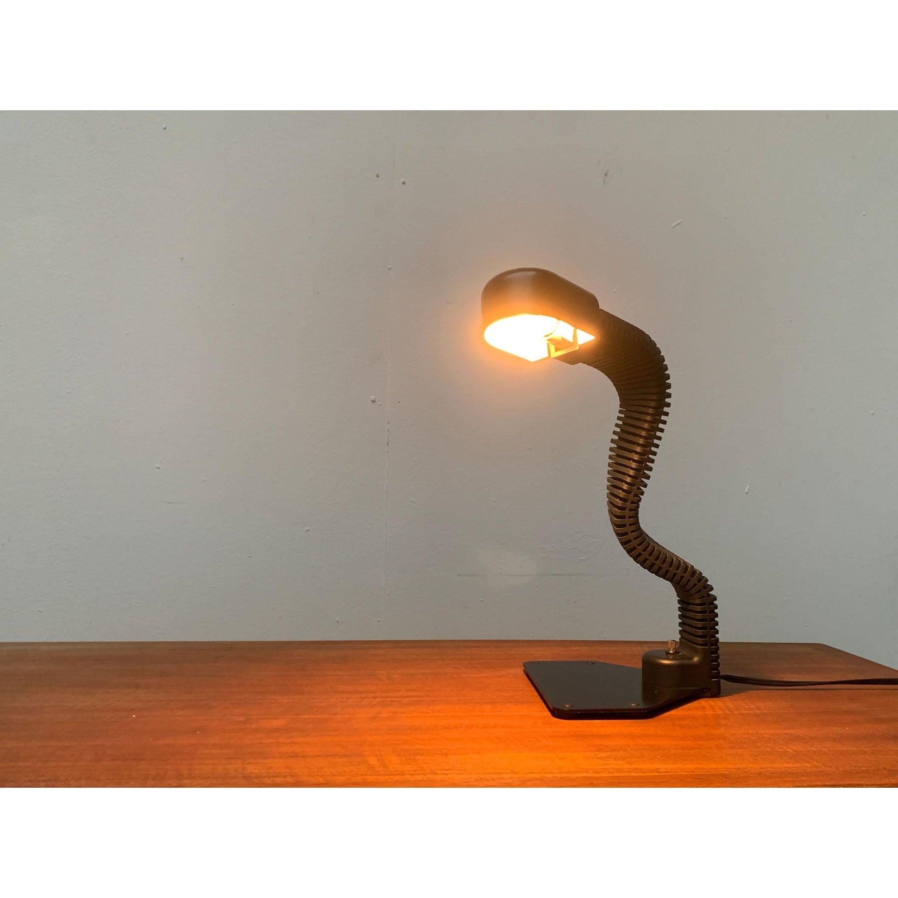 Lampe de table Cobra de l'ère spatiale par Masayuki Kurokawa en vente 5