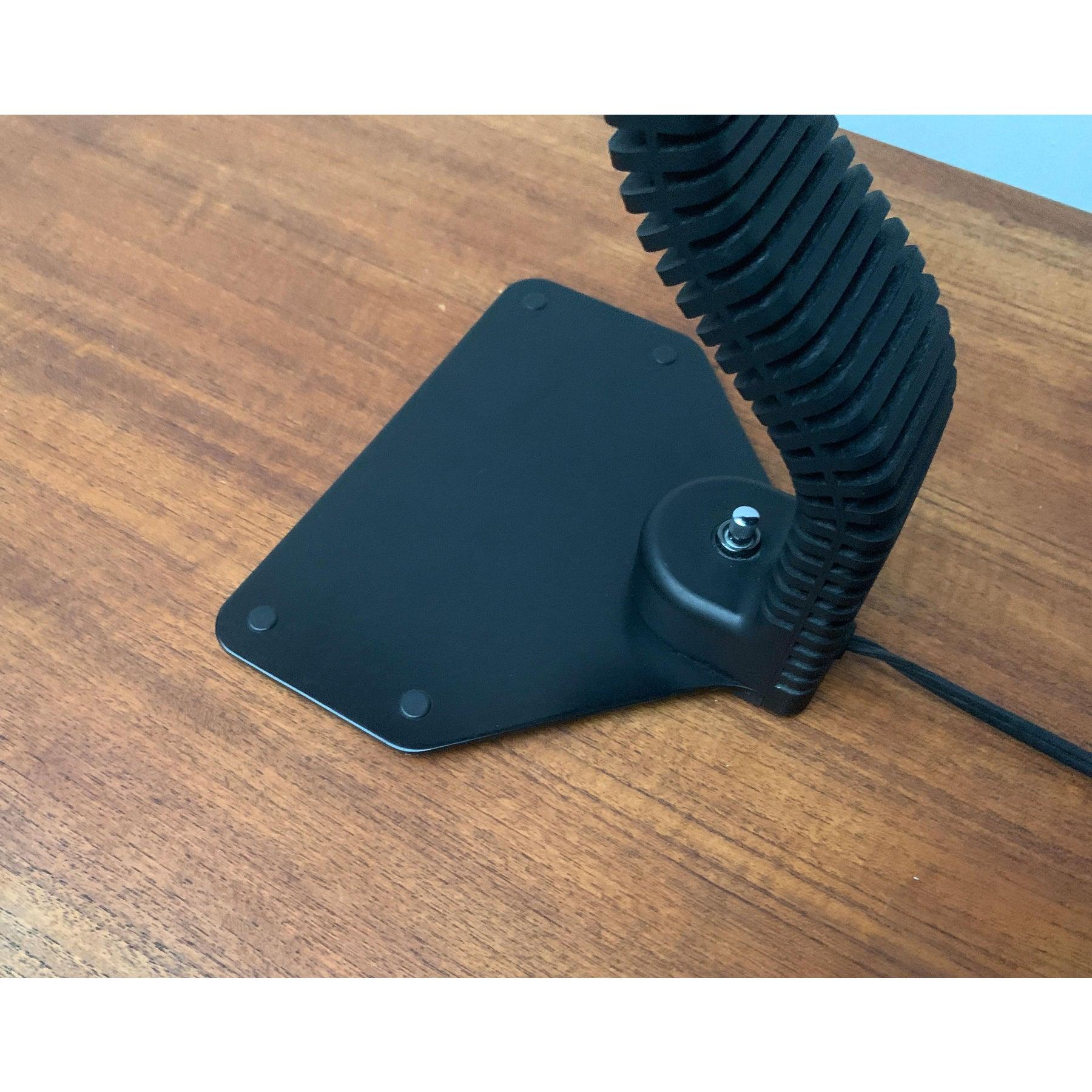 Postmoderne Lampe de table Cobra de l'ère spatiale par Masayuki Kurokawa en vente