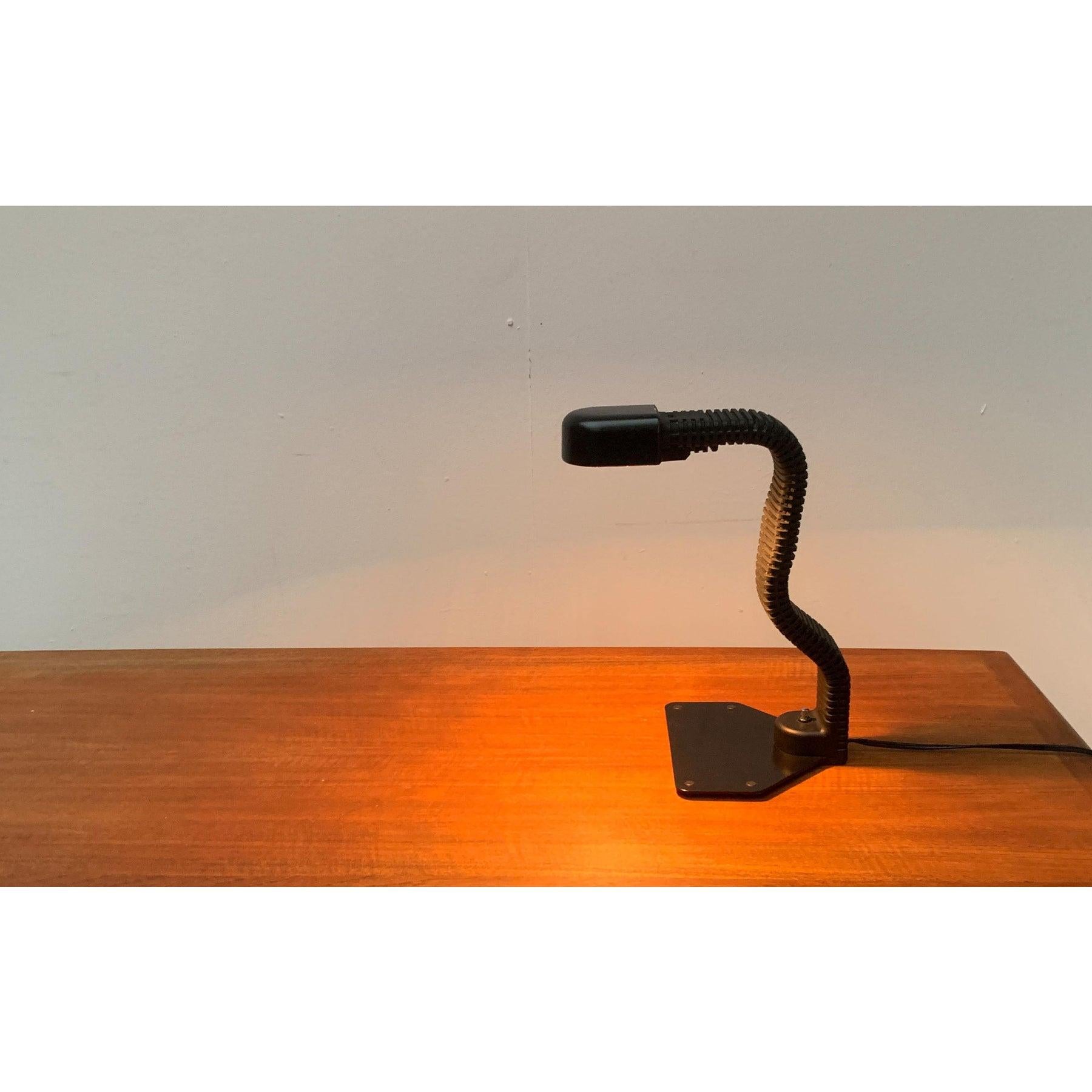 20ième siècle Lampe de table Cobra de l'ère spatiale par Masayuki Kurokawa en vente