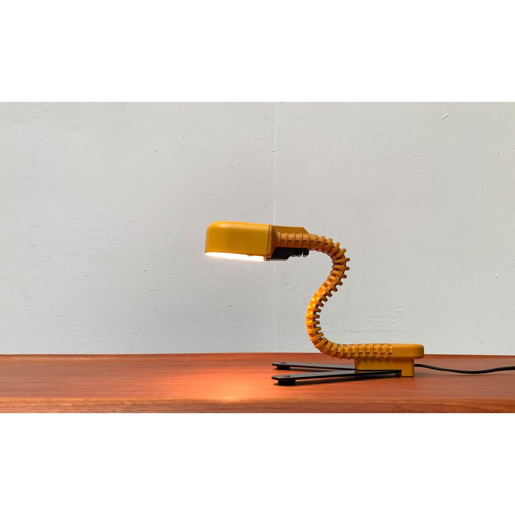 Space Age Cobra table lamp after a design by Masayuki Kurokawa from the 1970s. Here in a rare version in yellow.

This design reflects the prevailing design direction of Japan from the 70s. Metabolism in architecture and a kind of futuristic