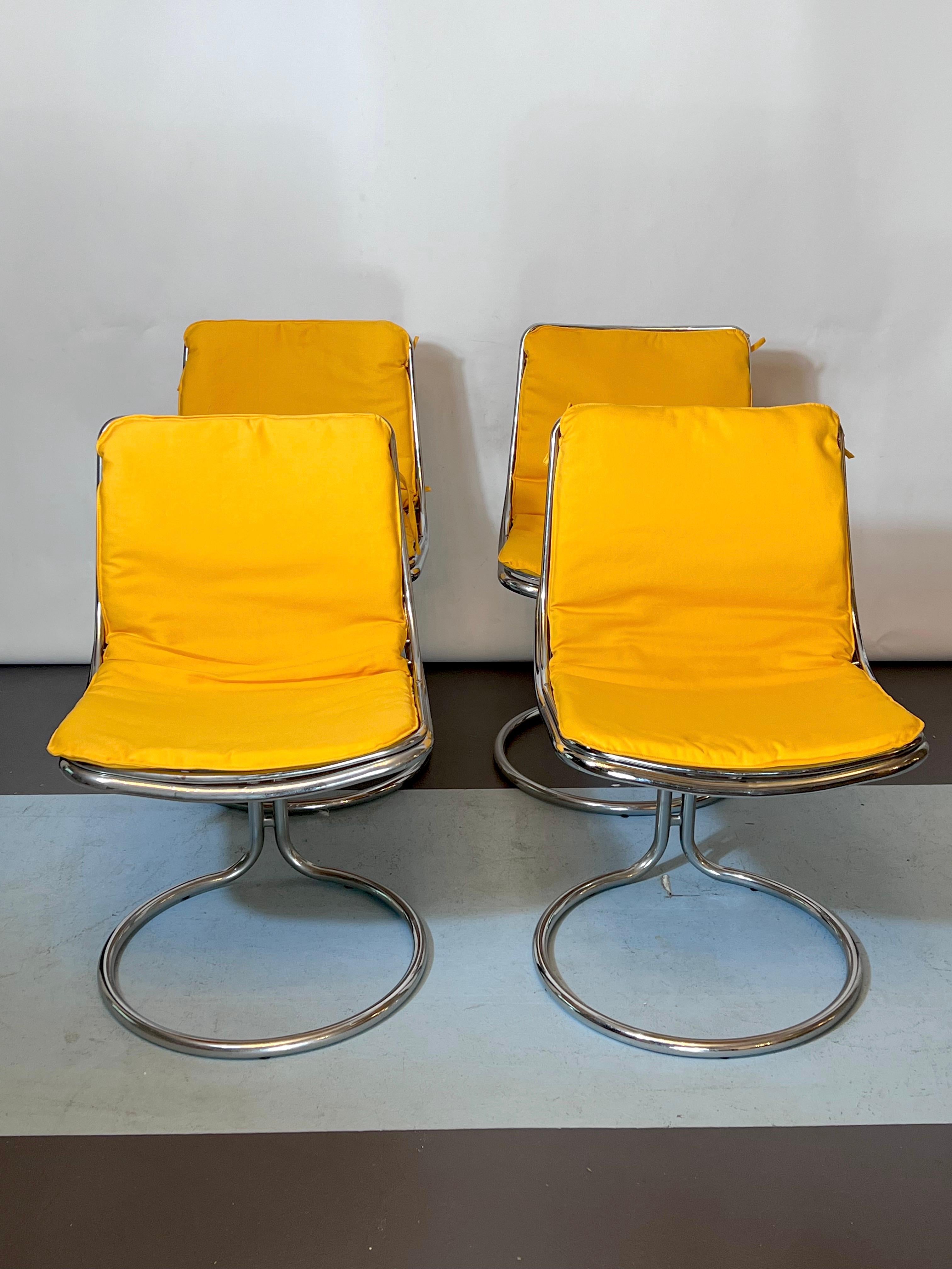 Vintage Space Age Dinner Table and Four Chairs in the Manner of Gastone Rinaldi For Sale 2