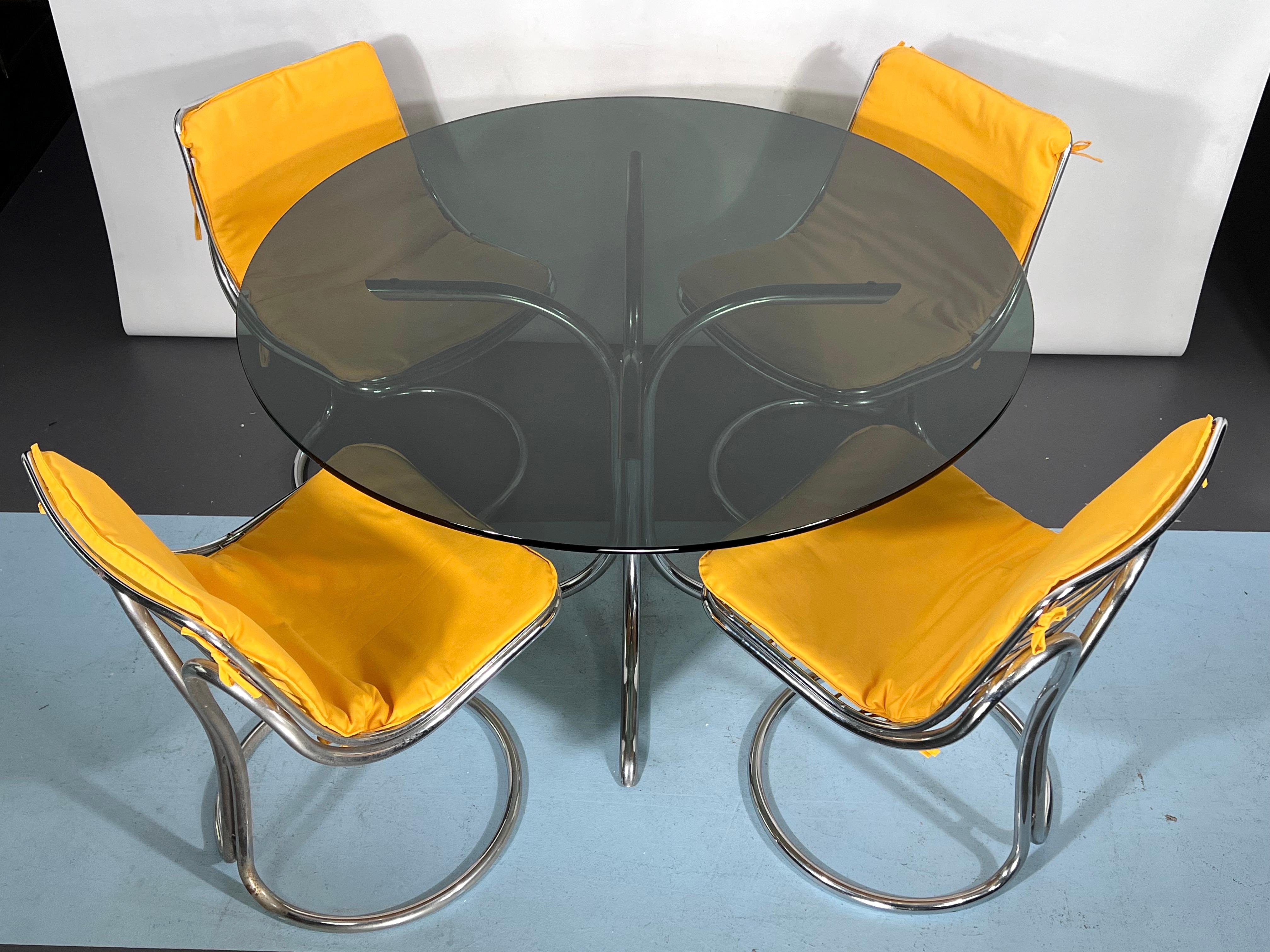 Mid-20th Century Vintage Space Age Dinner Table and Four Chairs in the Manner of Gastone Rinaldi For Sale