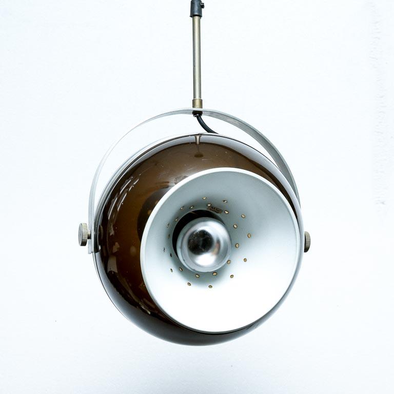 Lampe à suspension vintage de l'ère spatiale en forme de boule d'œil Bon état - En vente à Brooklyn, NY