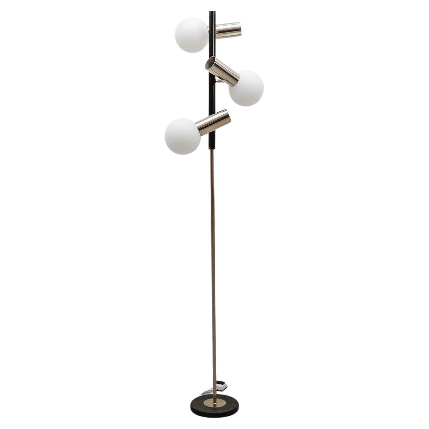 Lampadaire vintage de l'ère spatiale en chrome et verre opalin, années 1960 en vente
