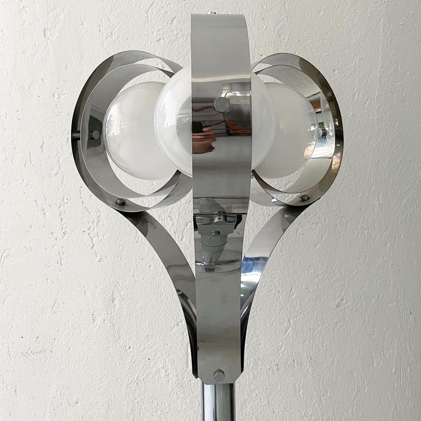 Métal Lampadaire vintage de l'ère spatiale en métal chromé avec trois abat-jour ruban en vente
