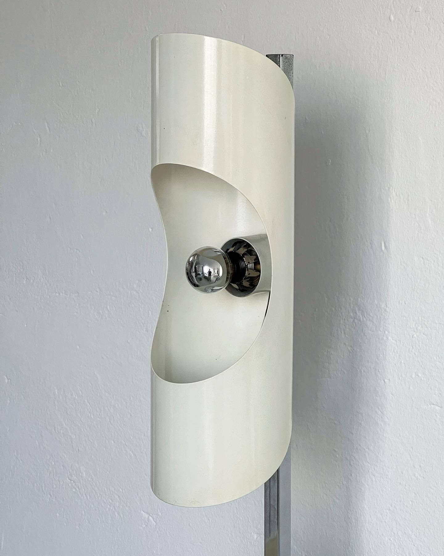 Metallo Lampada da terra vintage Space Age in acciaio e cromo , Lampada da terra italiana del 1970 in vendita