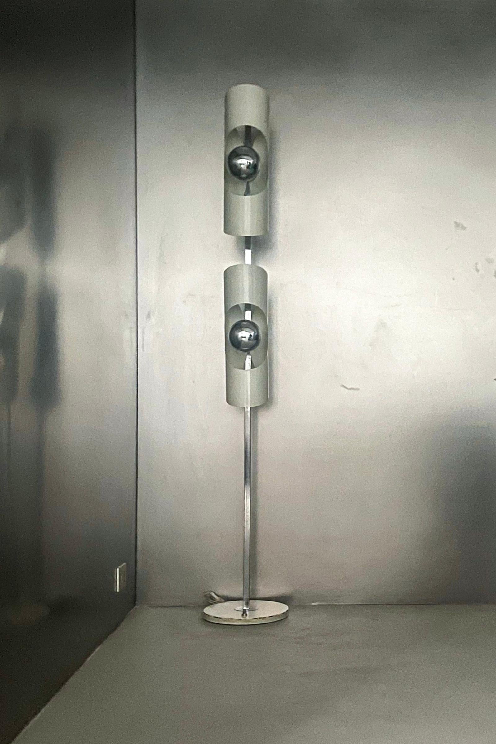 Vintage Space Age Floor Lamp in Steel and Chrome Metal with Two Rounded Shades For Sale 4