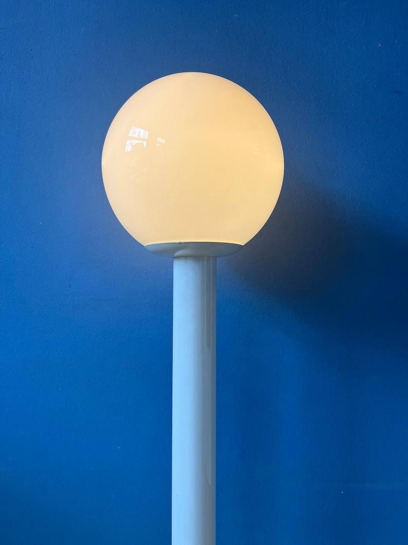 Lampadaire ou lampe de bureau vintage de l'ère spatiale avec abat-jour en verre, rétro des années 60, 1970 Bon état - En vente à ROTTERDAM, ZH