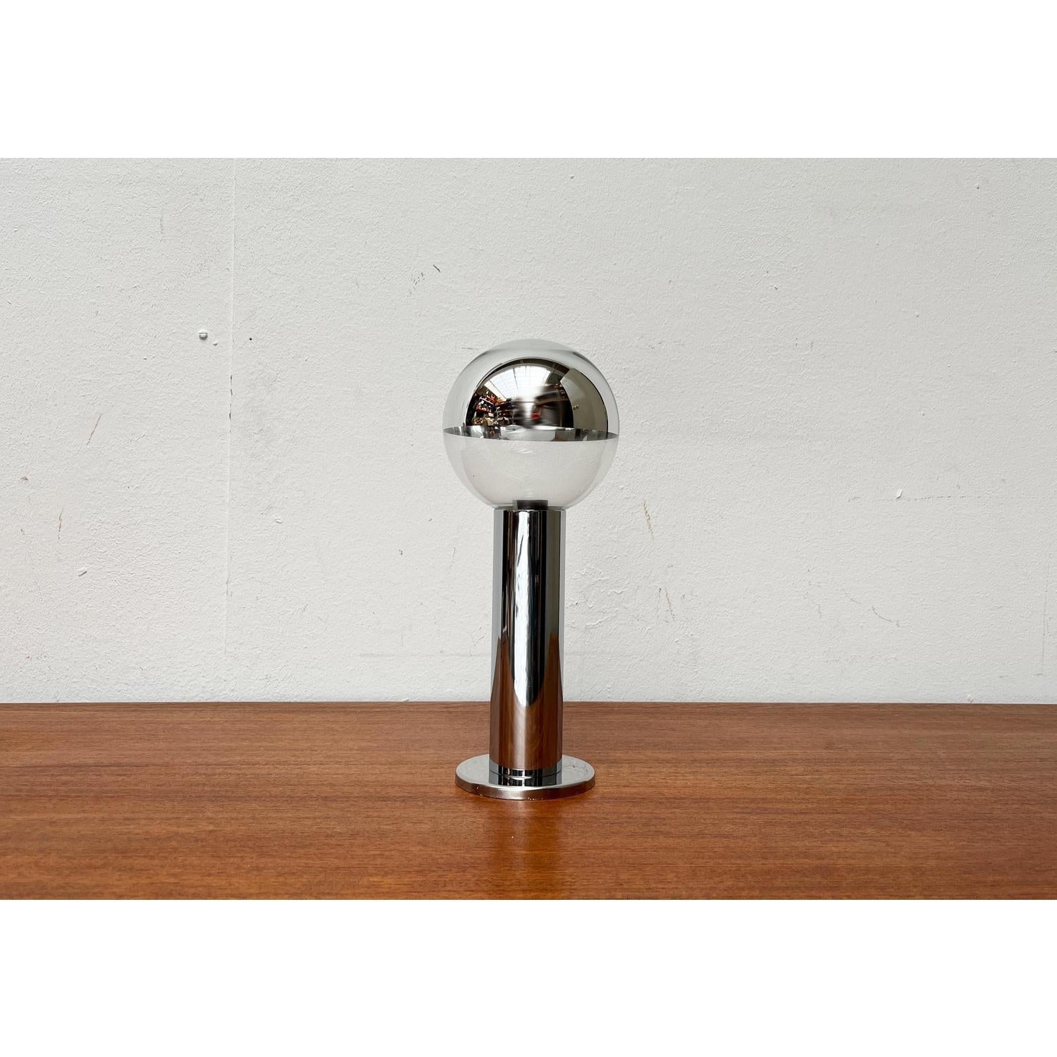 Deutsche Deckenleuchte aus Chrom und Glas aus dem Space Age von Motoko Ishii, 1970er Jahre im Angebot 1