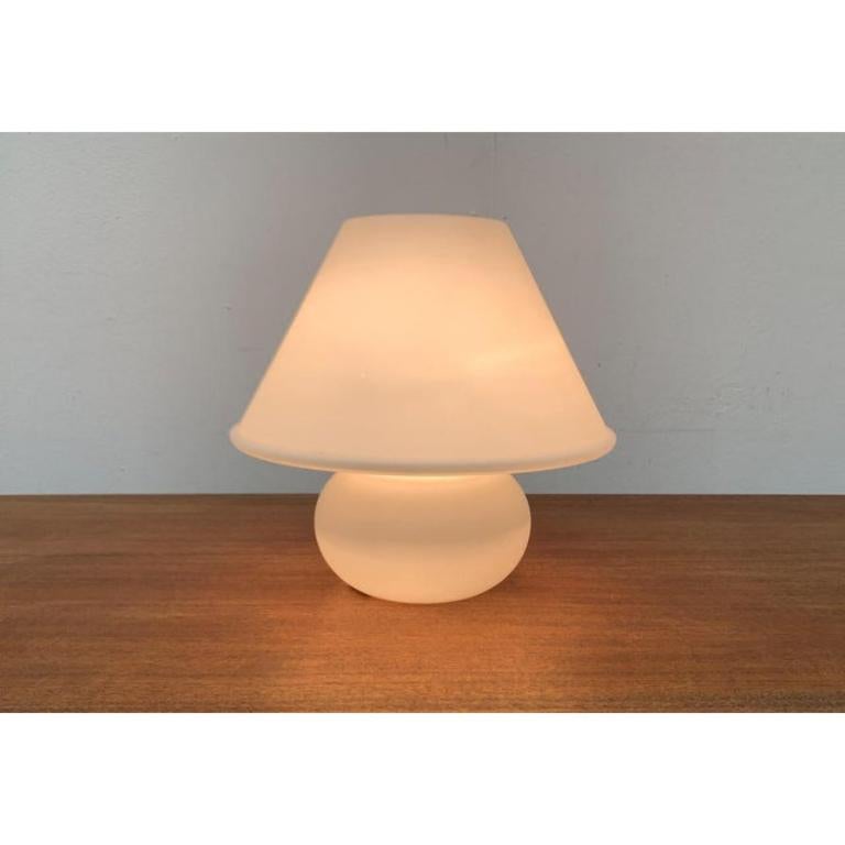 Allemand Lampe de bureau allemande vintage en verre de l'ère spatiale, Limburg, 1970 en vente