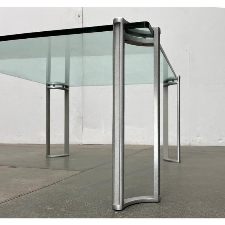Couch-Tisch aus Glas und Aluminium aus dem Space Age-Zeitalter, Peter Ghyczy zugeschrieben, 1970er Jahre im Angebot 2