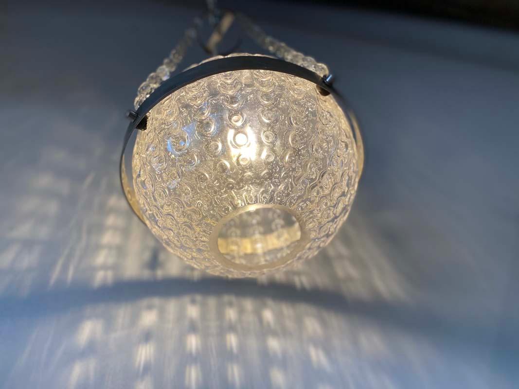 Lampe à suspension vintage en forme de boule en verre de l'ère spatiale, Allemagne, années 1970 en vente 2