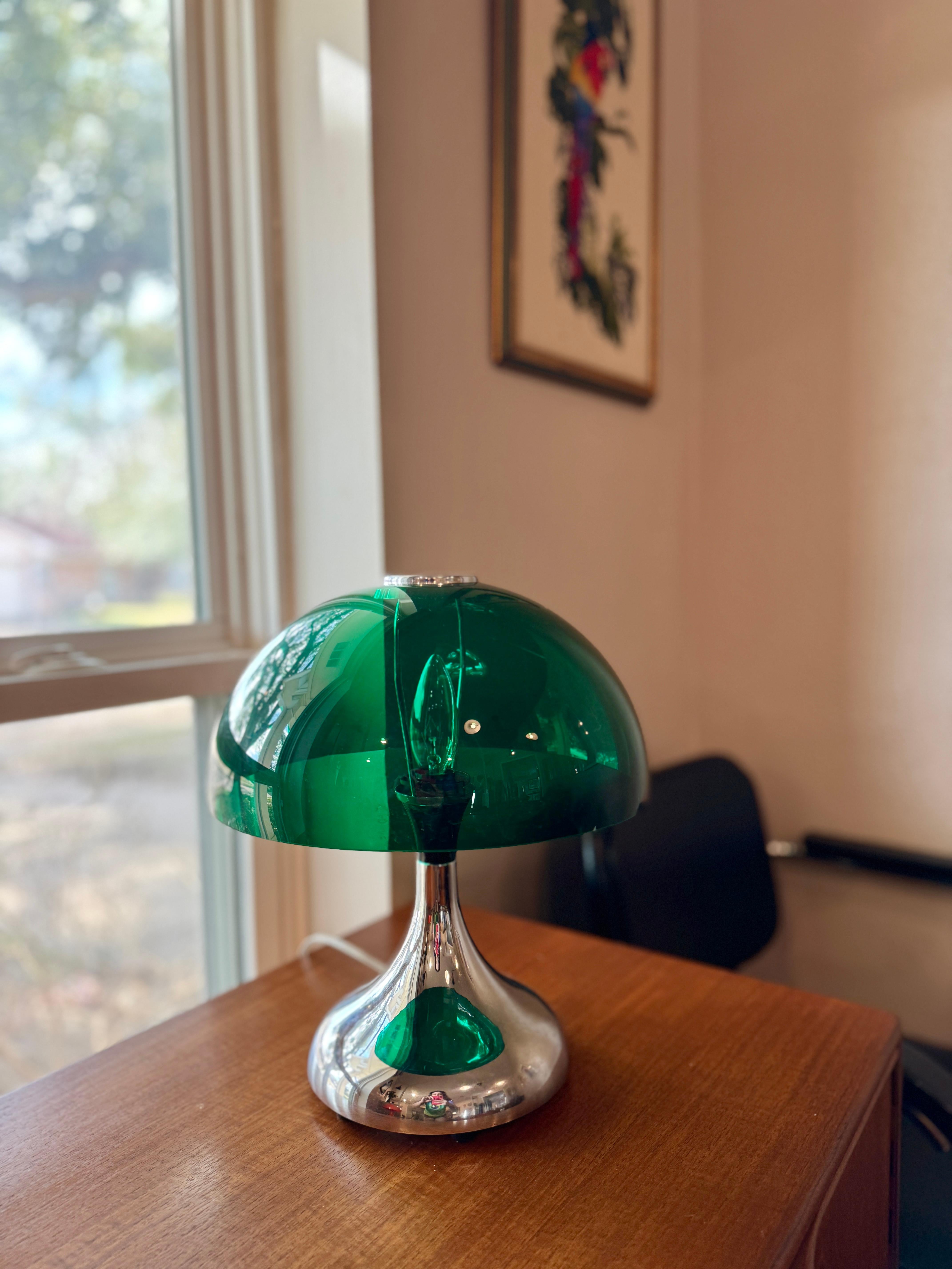 Vintage space age green and chrome mushroom touch lamp, circa 1970s For Sale 3