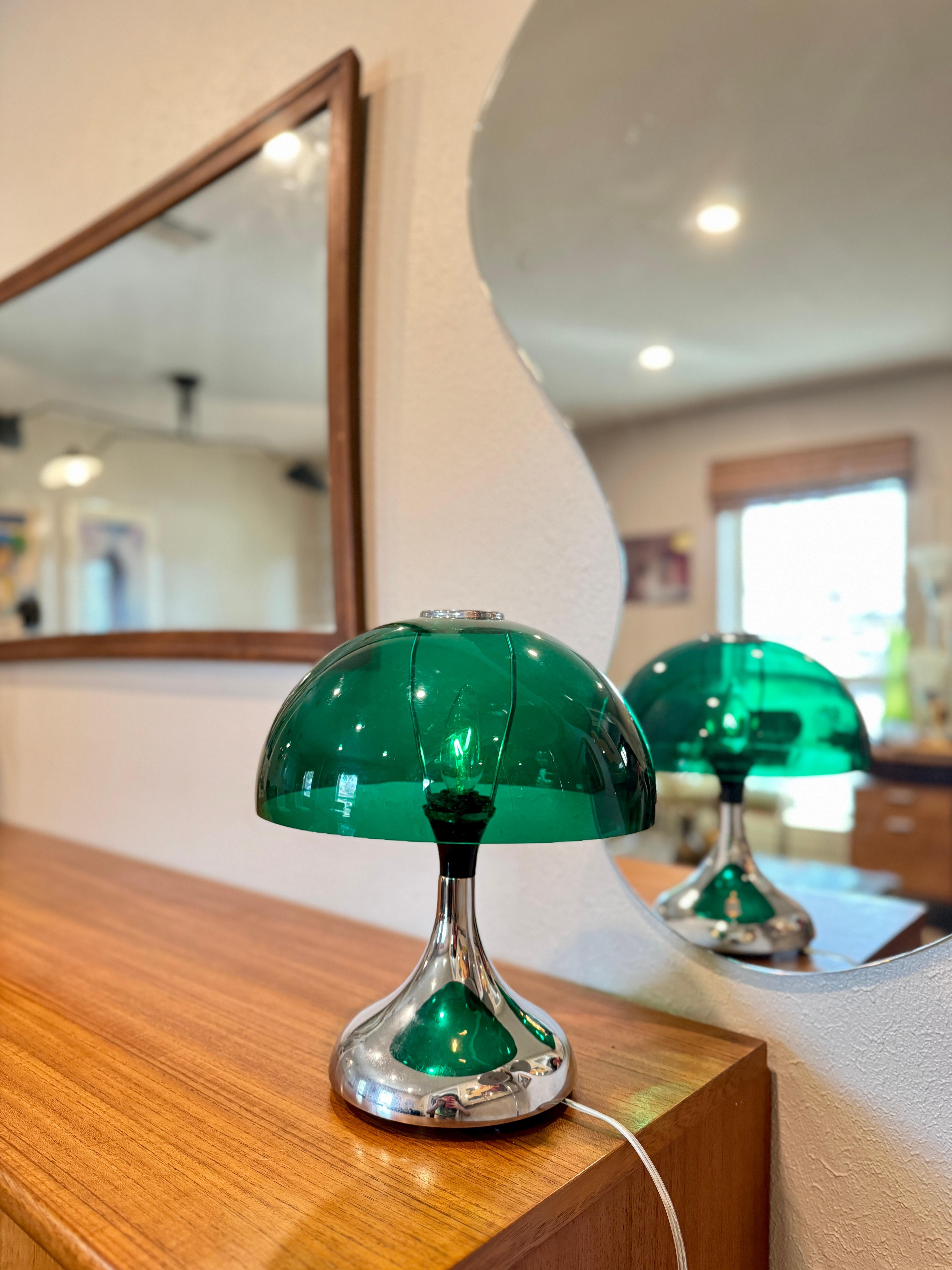 Vintage space age green and chrome mushroom touch lamp, circa 1970s In Good Condition For Sale In Houston, TX