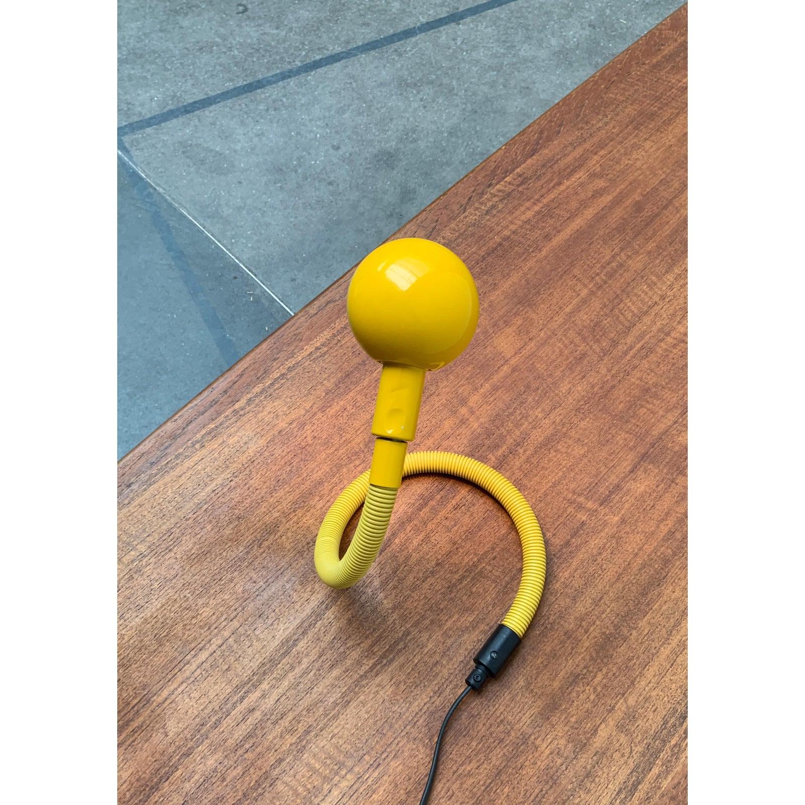 Vintage Space Age Hebi-Tischlampe von Isao Hosoe für Valenti Luce, Space Age (20. Jahrhundert) im Angebot