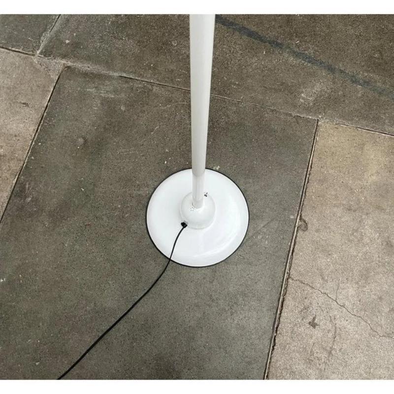 Lampadaire postmoderne italien de l'ère spatiale, 1970 Excellent état - En vente à Hamburg, DE