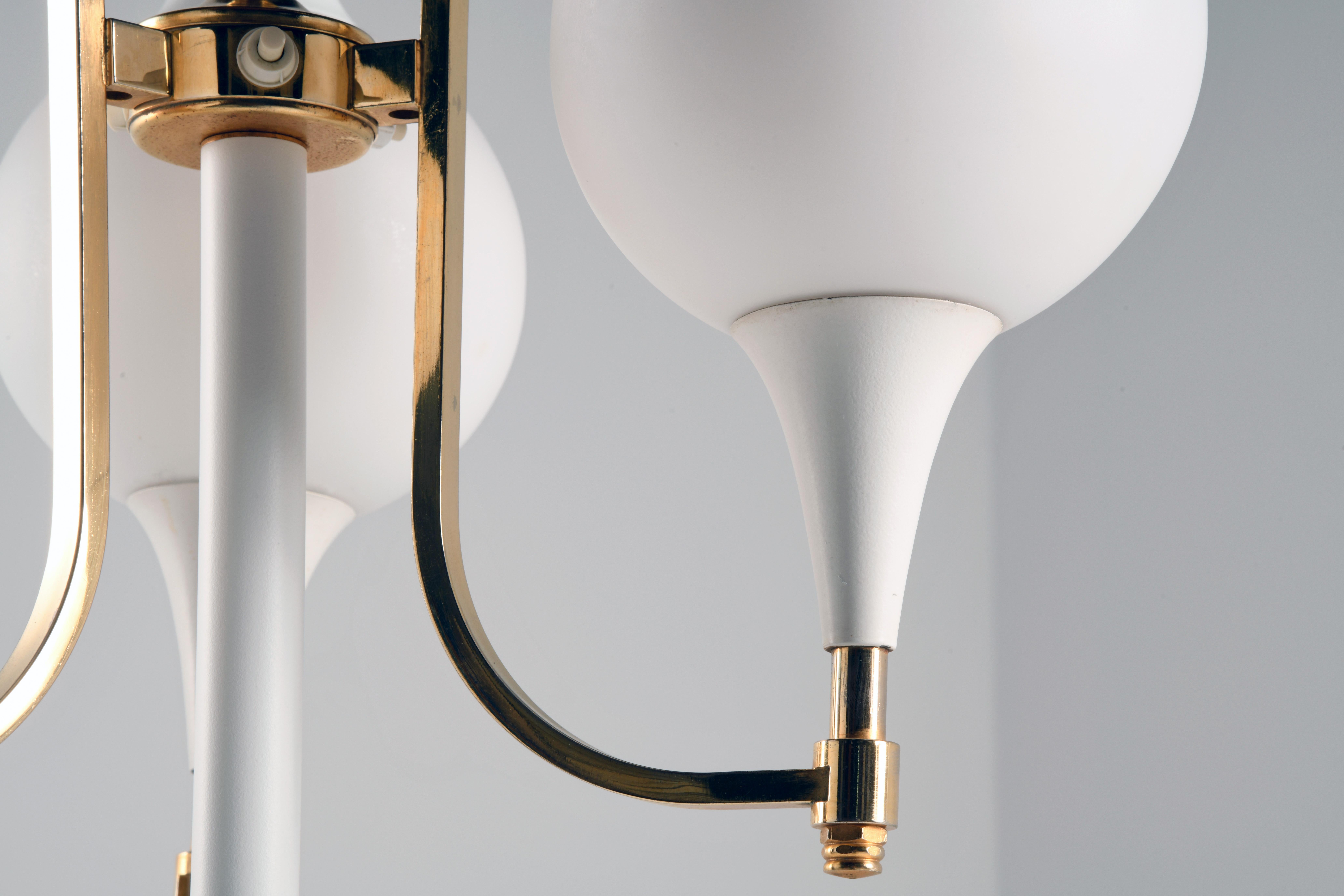 Vintage space age lamp floor, white iron and glass with brass parts, 3 lights For Sale 2