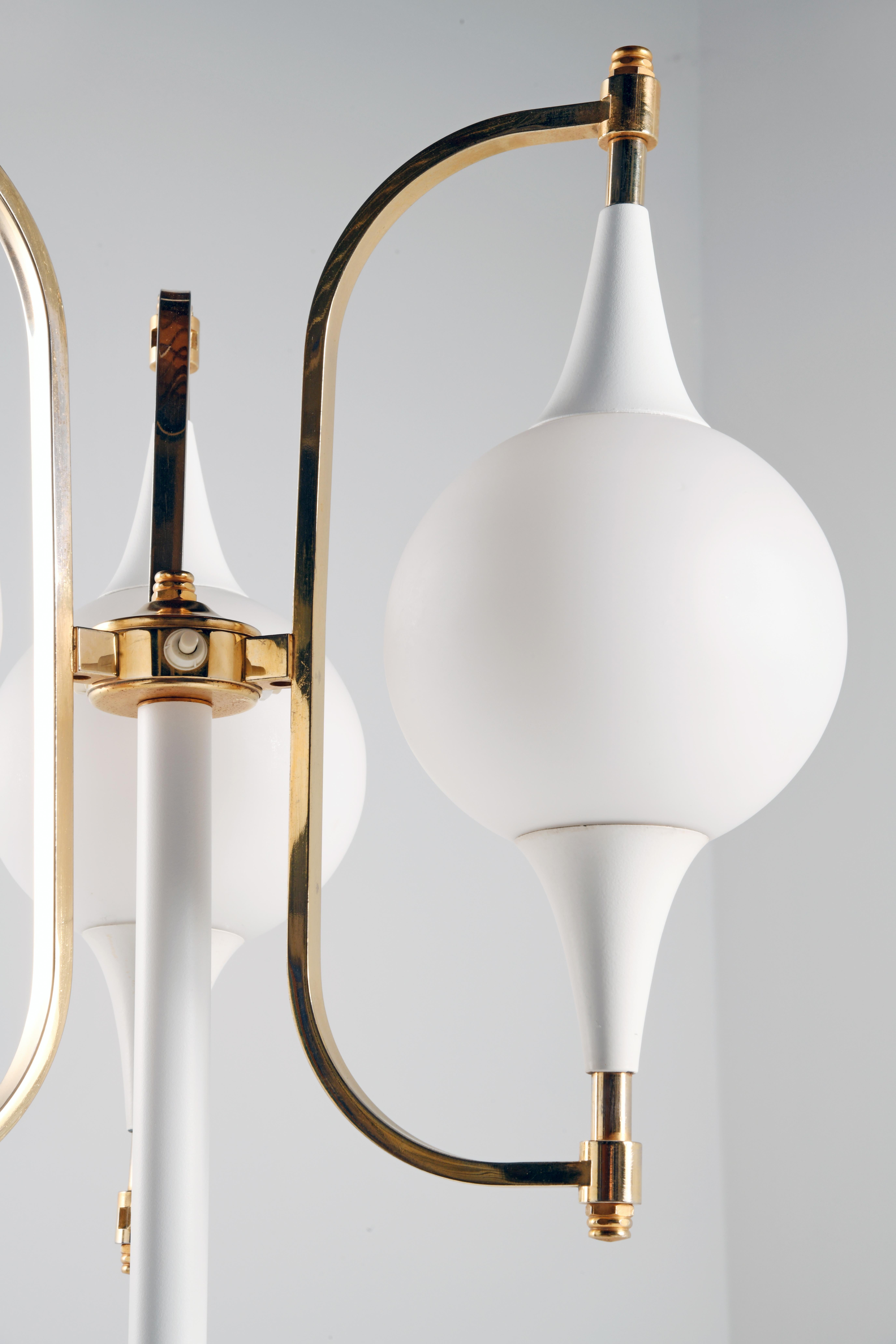 Vintage space age lamp floor, white iron and glass with brass parts, 3 lights For Sale 3