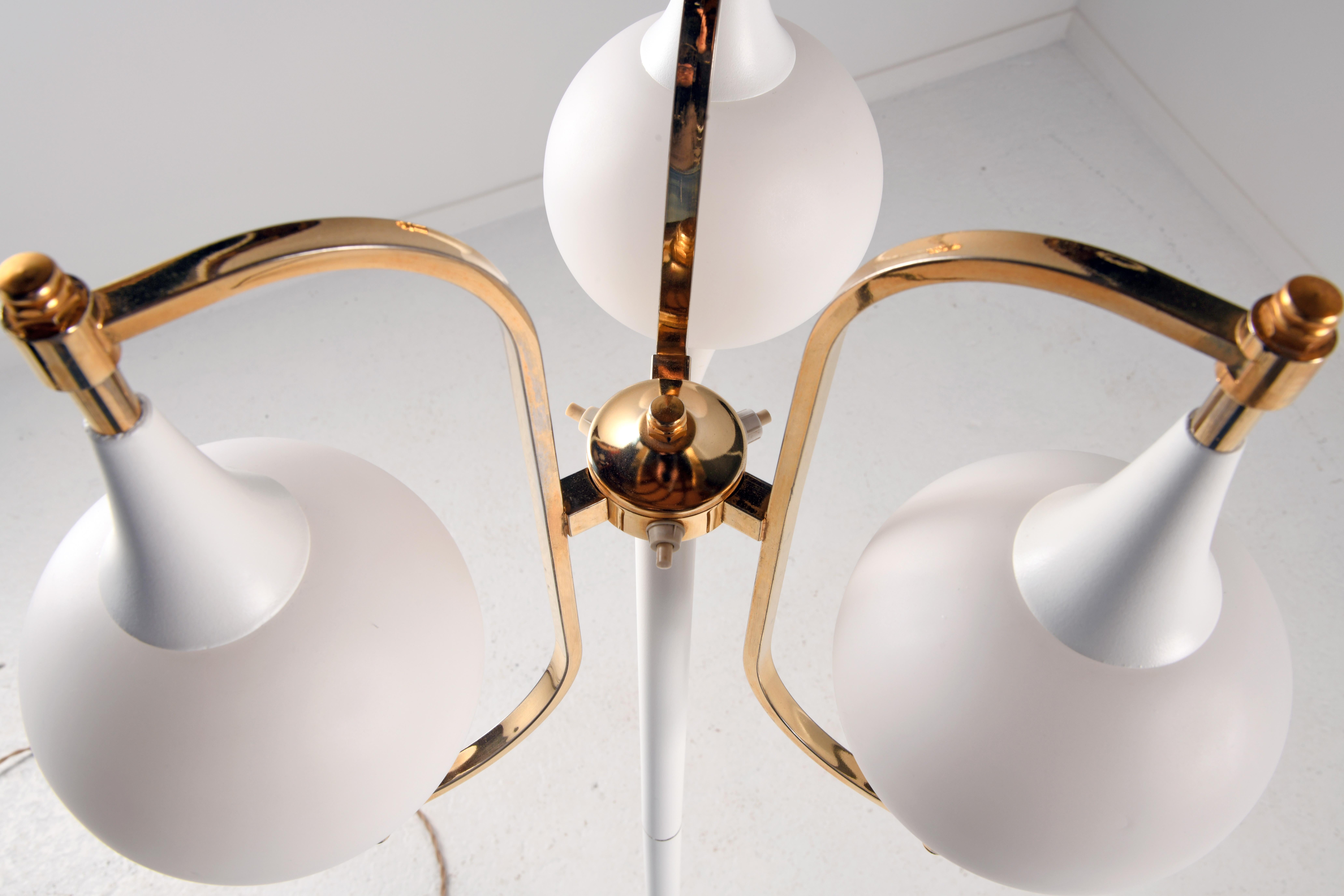 Vintage space age lamp floor, white iron and glass with brass parts, 3 lights For Sale 9