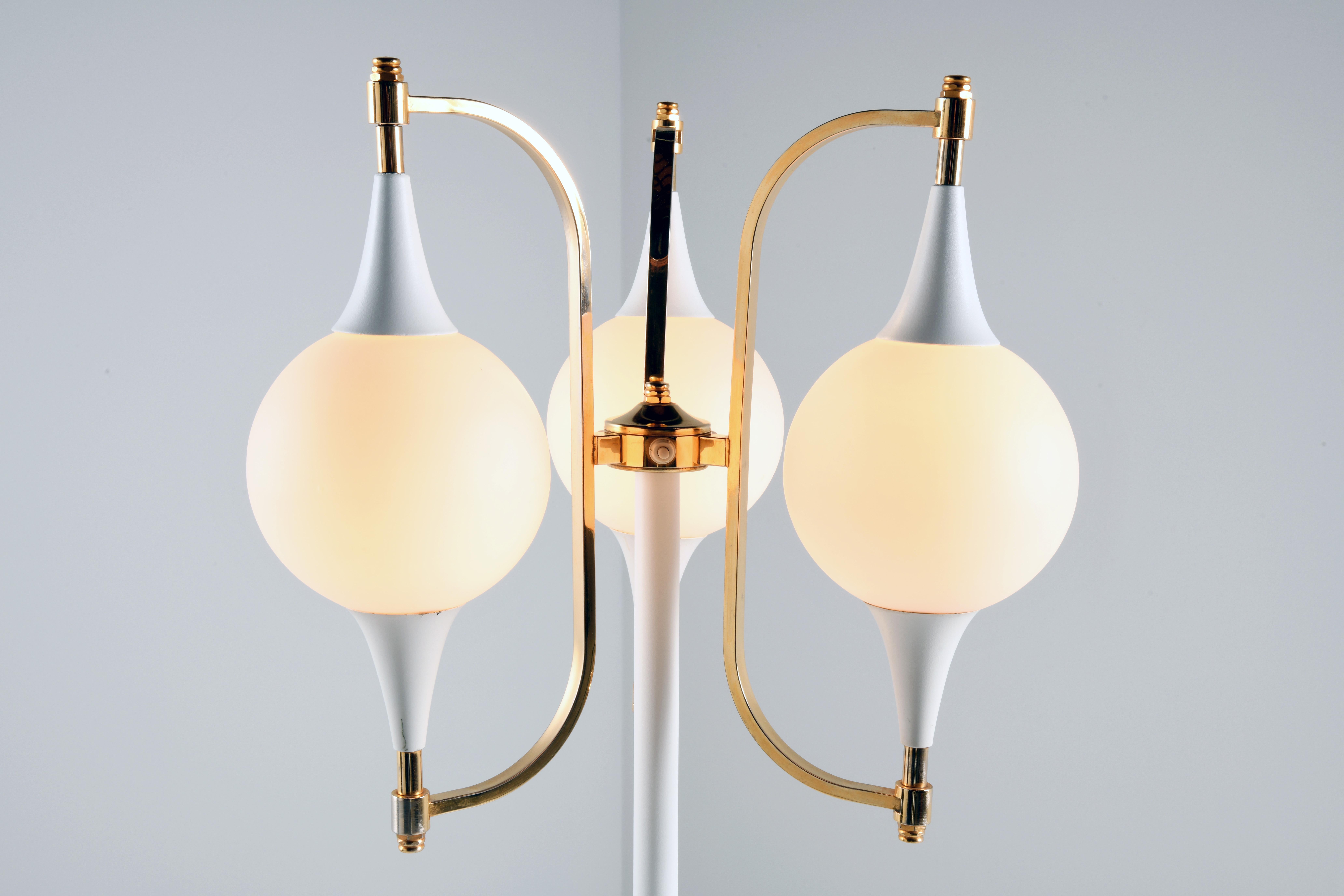 Vintage space age lamp floor, white iron and glass with brass parts, 3 lights For Sale 10