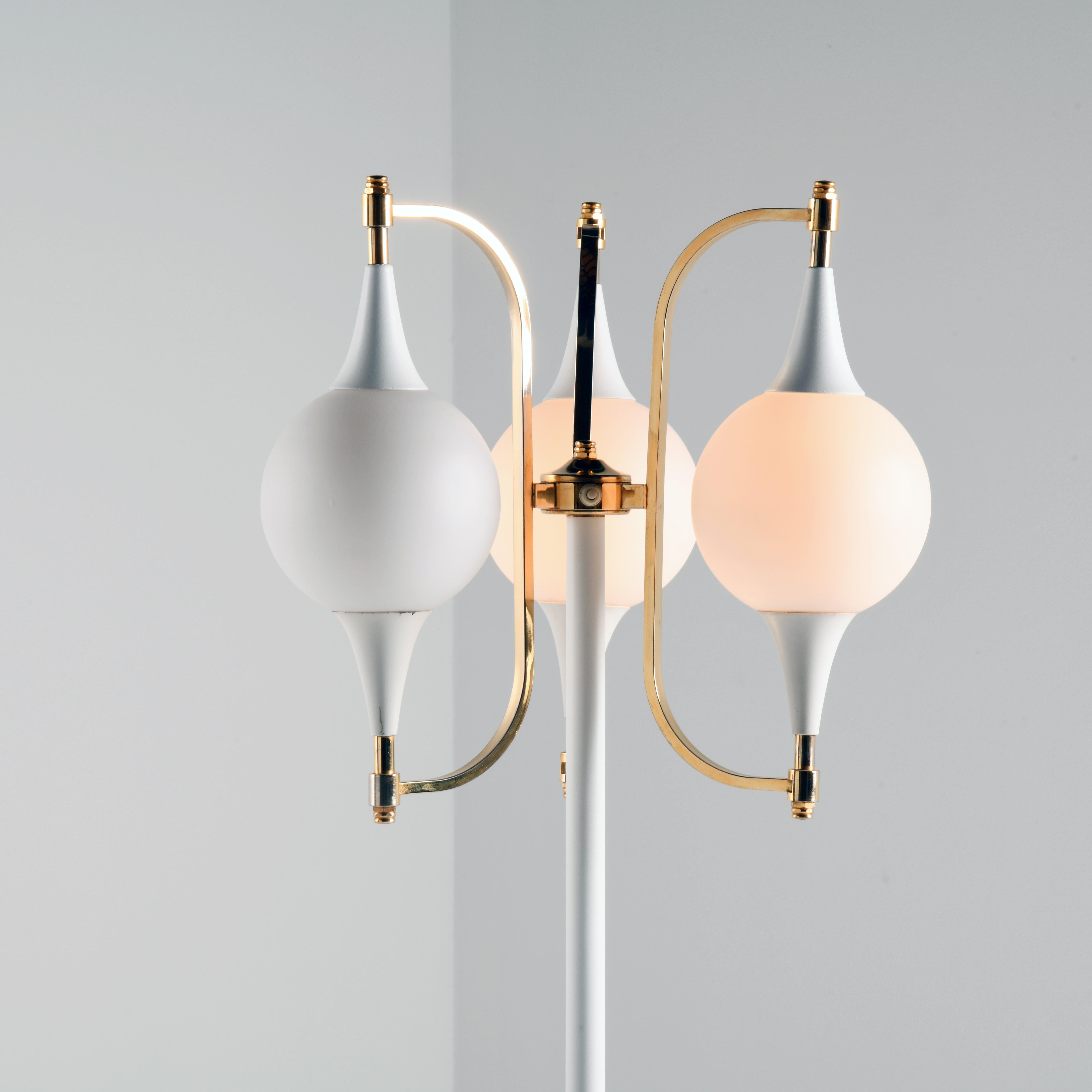 Vintage space age lamp floor, white iron and glass with brass parts, 3 lights For Sale 11