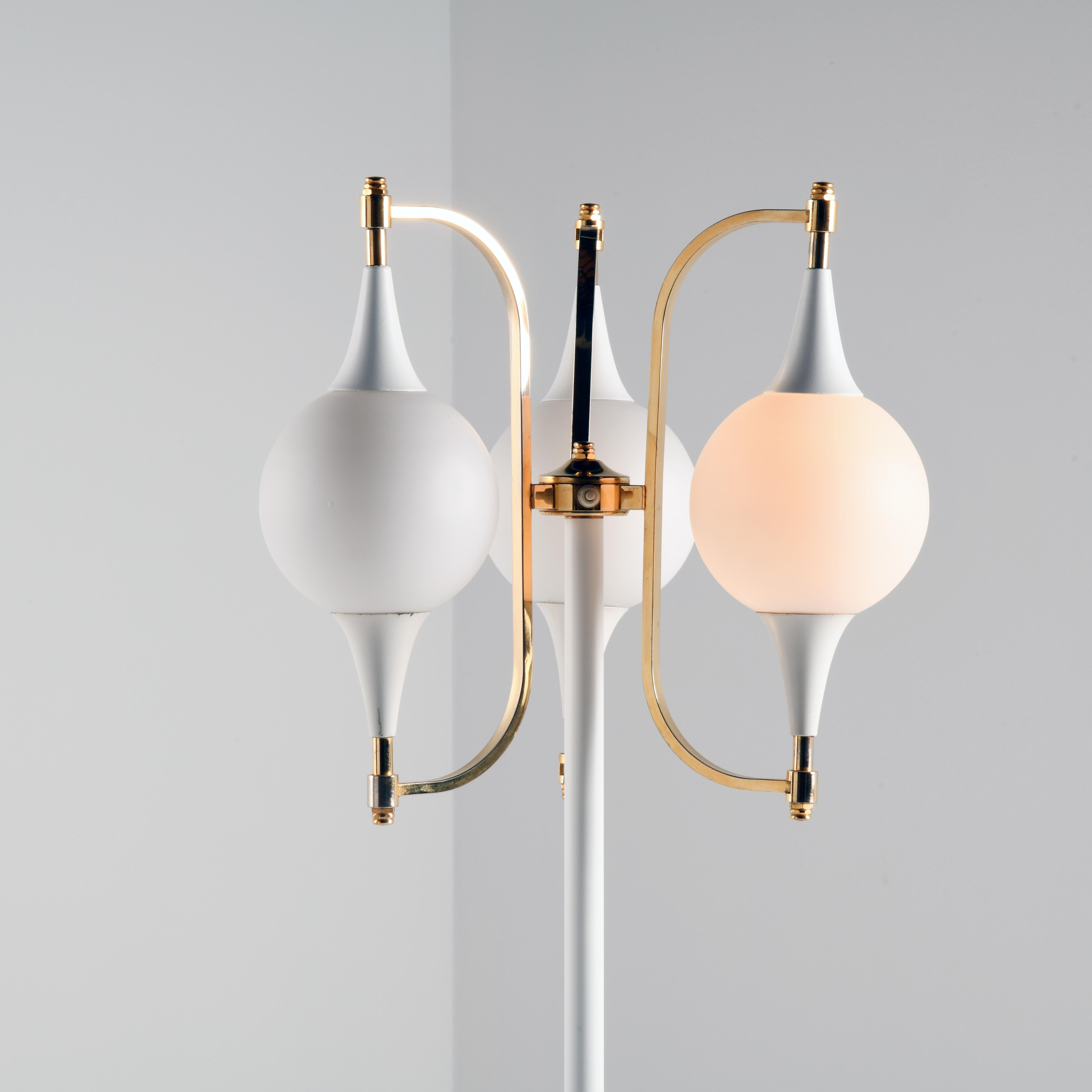 Vintage space age lamp floor, white iron and glass with brass parts, 3 lights For Sale 12