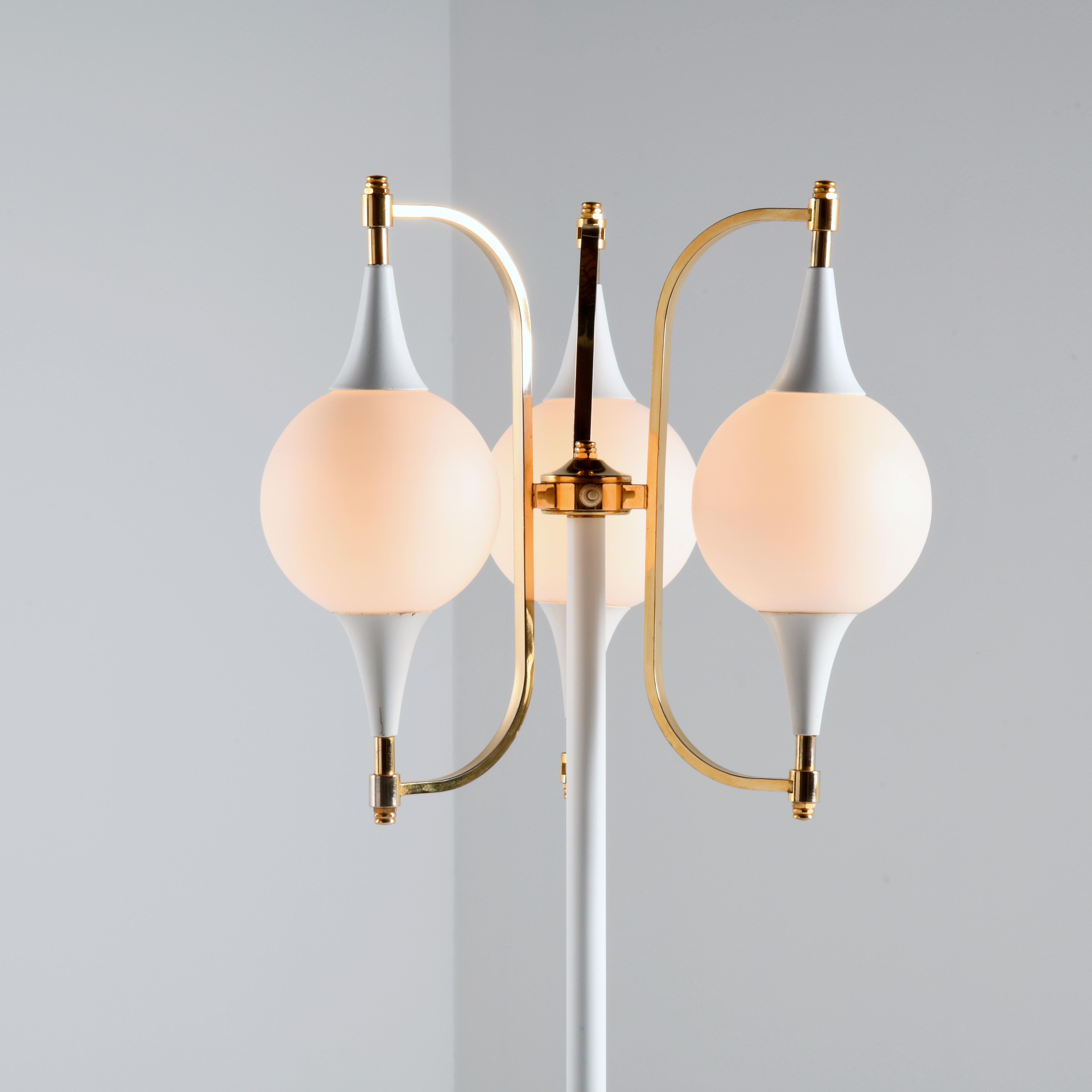 Late 20th Century Vintage space age lamp floor, white iron and glass with brass parts, 3 lights For Sale