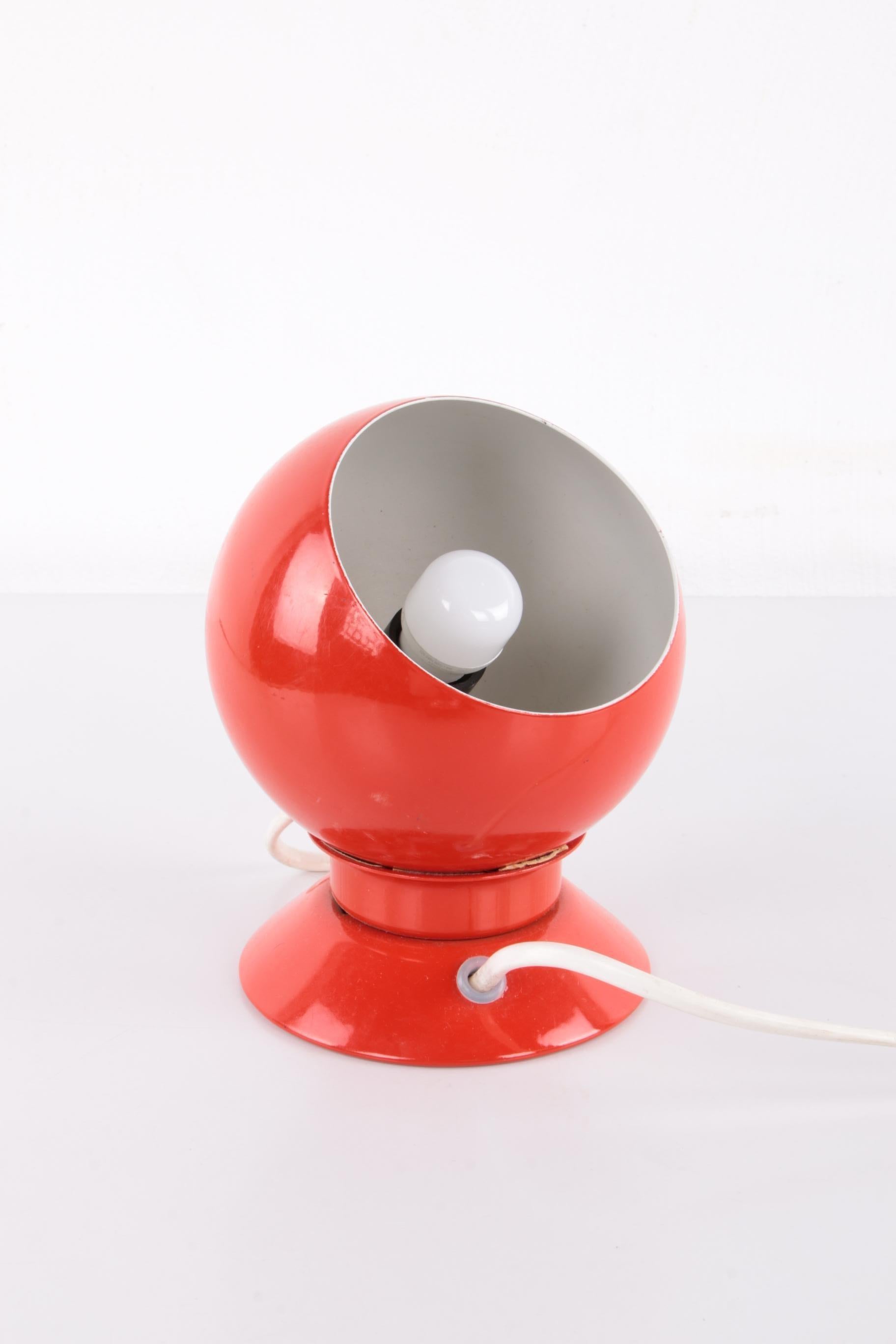 Vintage Space Age magnet ball lamp designed by Benny Frandsen, Denmark


Vintage Space Age magnetic bulb lamps designed by Benny Frandsen and produced by Abo Randers in the 1960s. Thanks to the magnet in the base, the shade can rotate 360