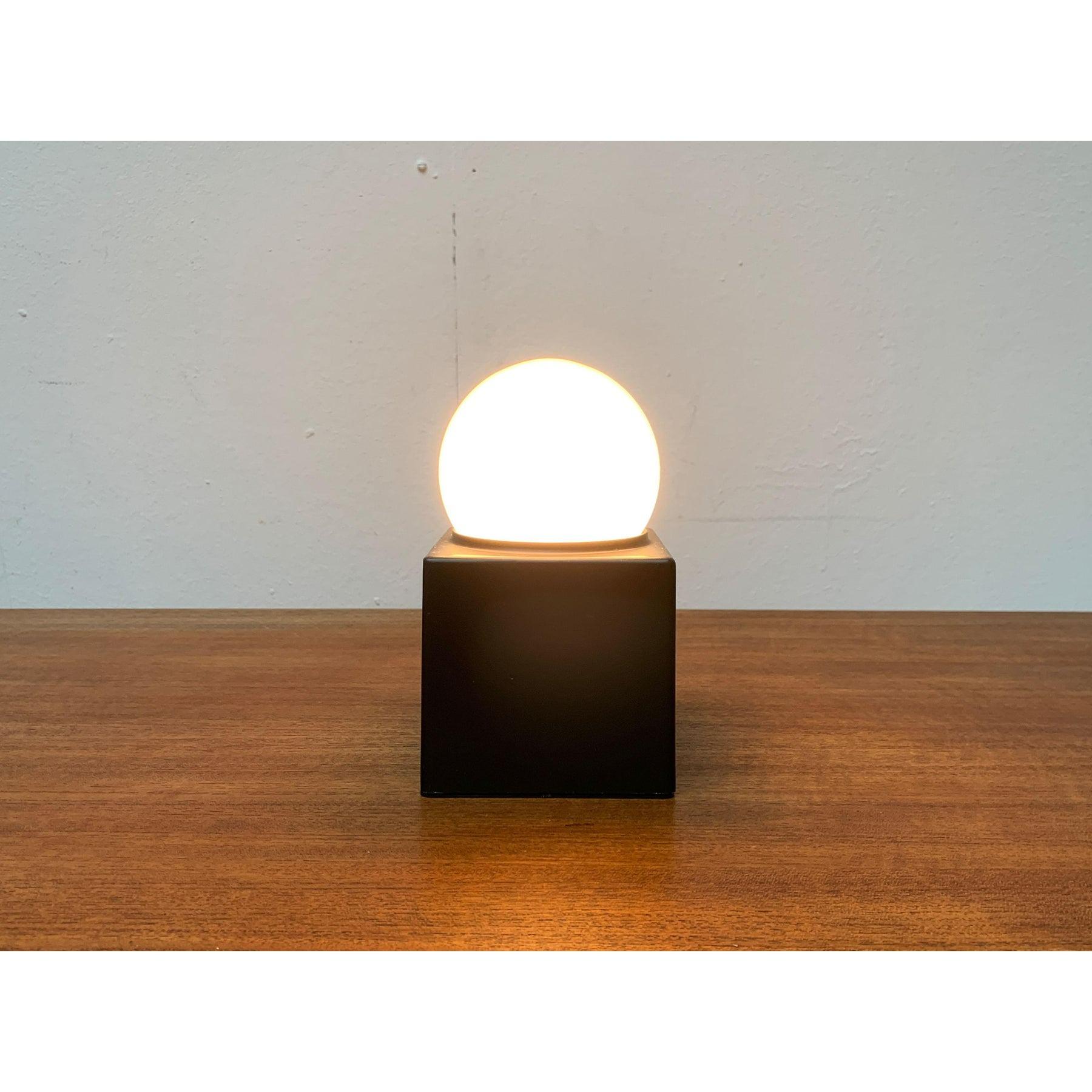 Vintage Space Age Minimalist Table from Philips In Excellent Condition For Sale In Hamburg, DE