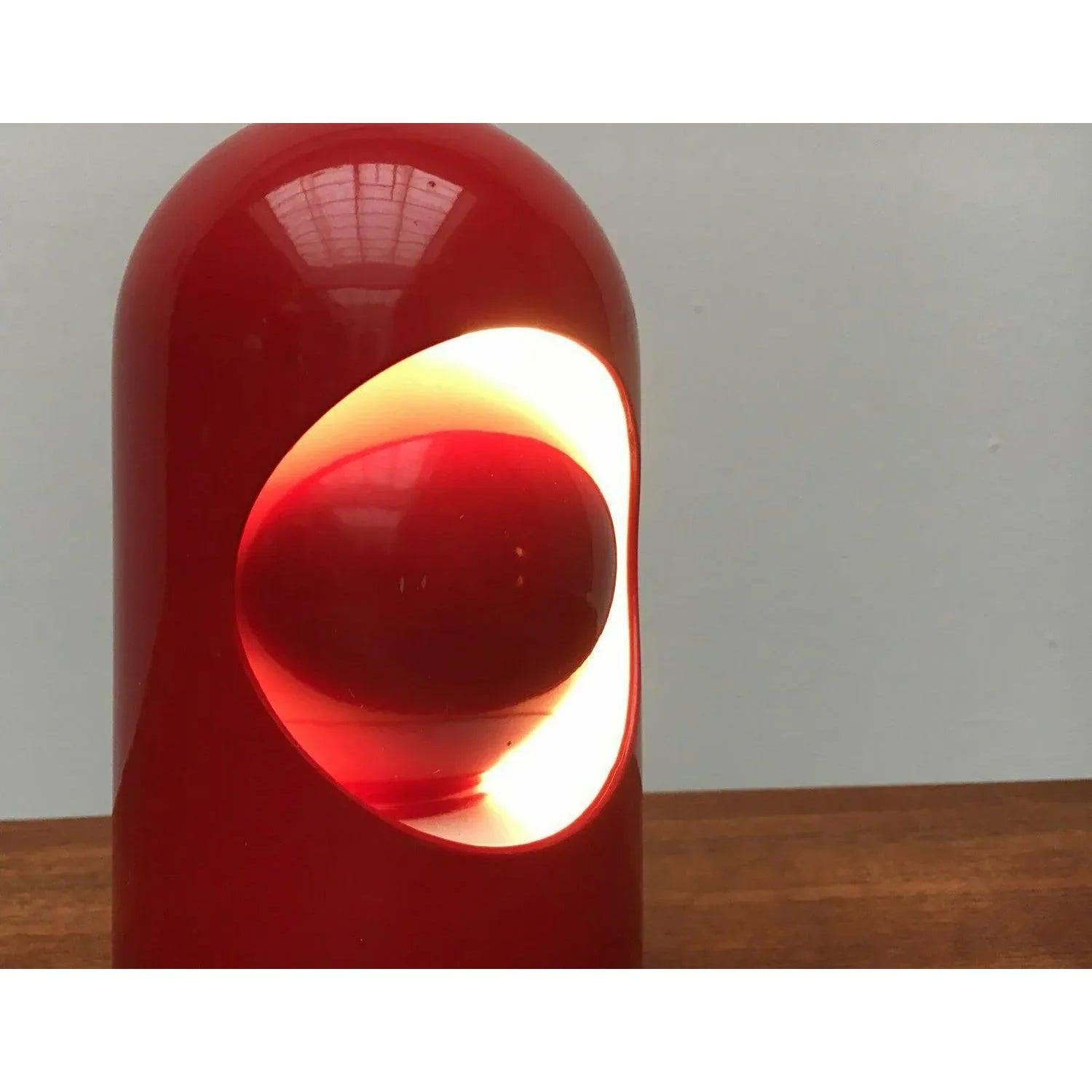 are eclipse table lamp from the italian manufacturer abm/bilumen. This lamp was also produced by the us manufacturer lightolier under the model name interplay i.

a small table lamp with a distinctive shape and color and a special function. A