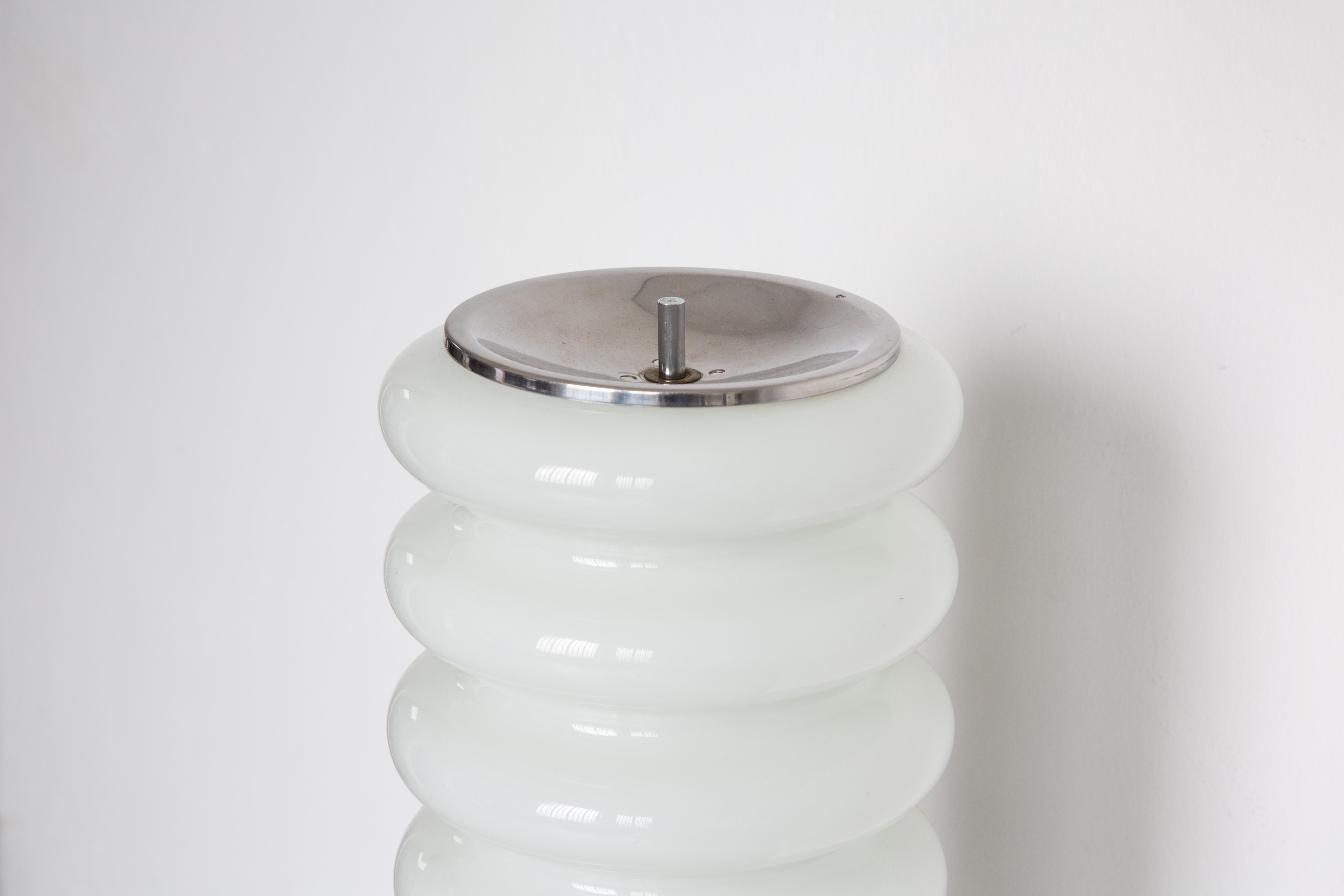 Vintage Space Age Murano floor lamp by Carlo Nason for Mazzega, opaline glass For Sale 5