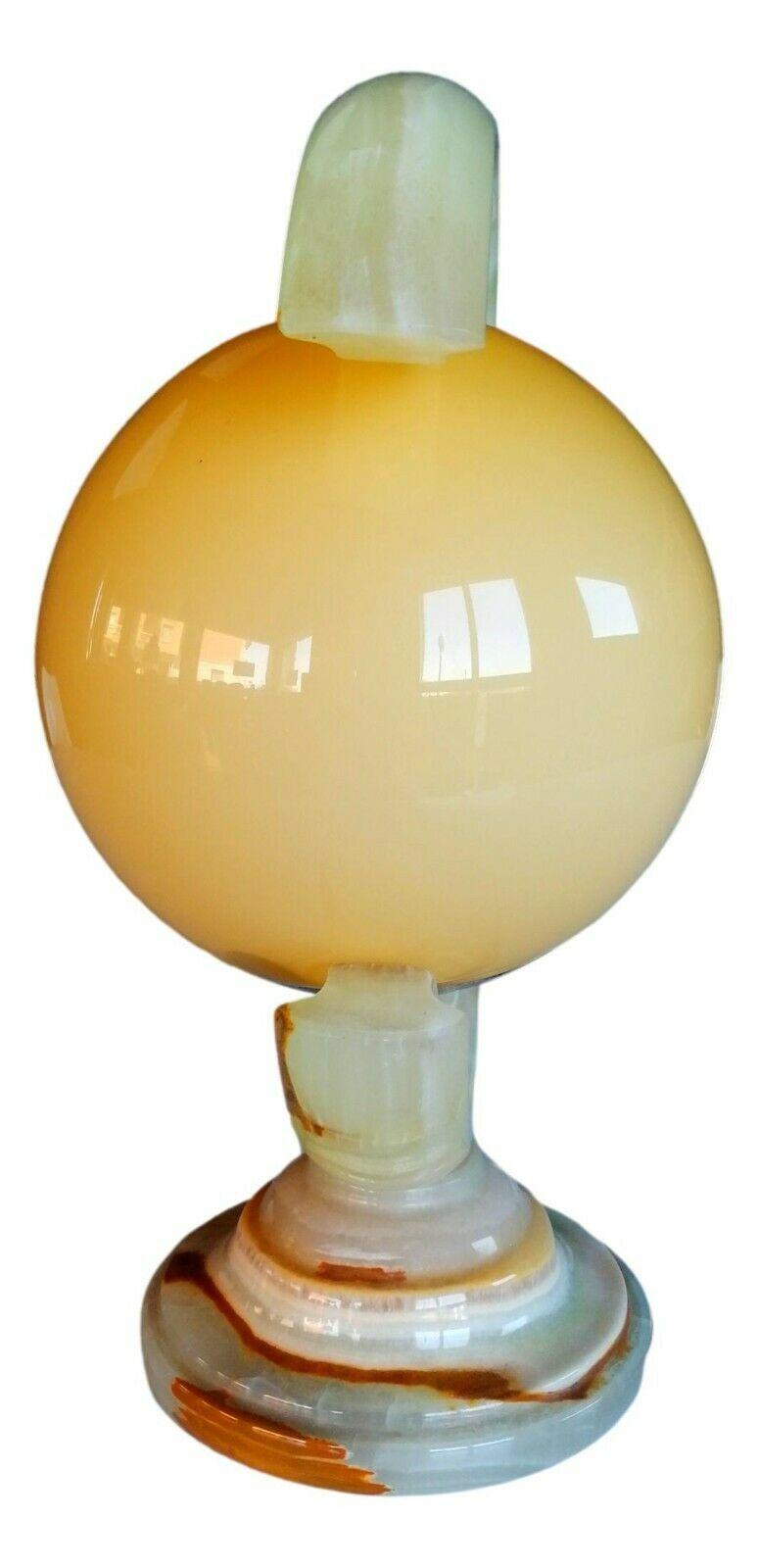 Rare space age era table lamp, early 70s, made of onyx with sand beige opaline glass diffuser

It measures 36 cm in height by 28 cm in width, in excellent storage conditions, fully functional

for safety reasons it will be shipped disassembled,
