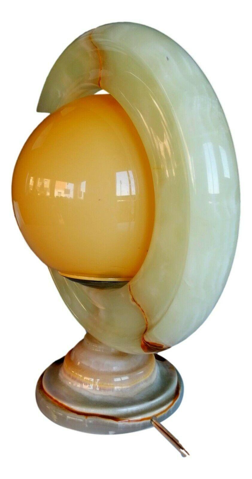 Ère spatiale Lampe de bureau vintage « ère spatiale » en onyx et verre opalin, années 1970 en vente