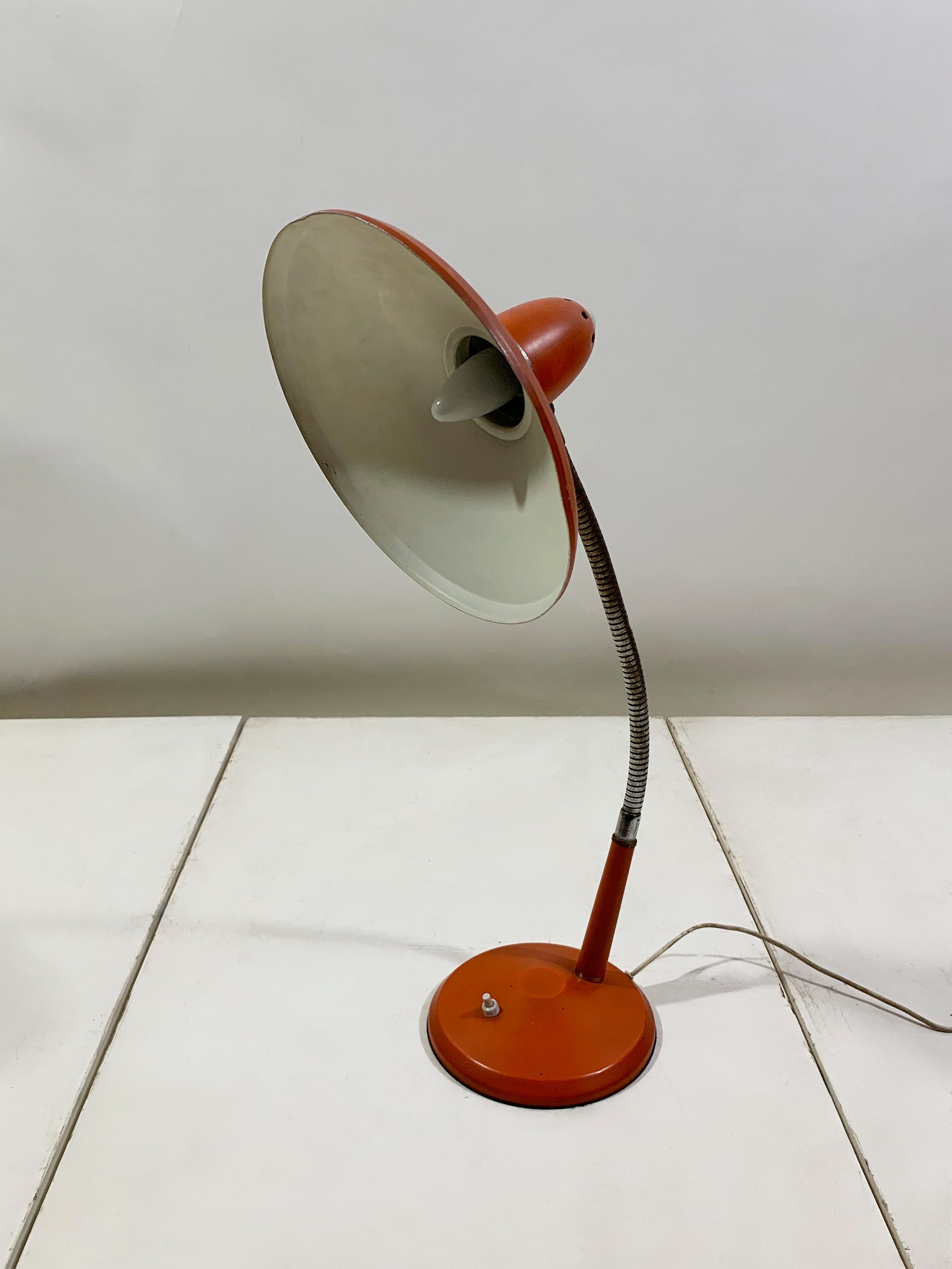 This striking vintage gooseneck desk or table lamp perfectly captures the vibrant and functional design of the Mid-Century Modern and Space Age eras,  from the late 1960s.

The entire piece, from its solid, round base to its wide, conical shade, is