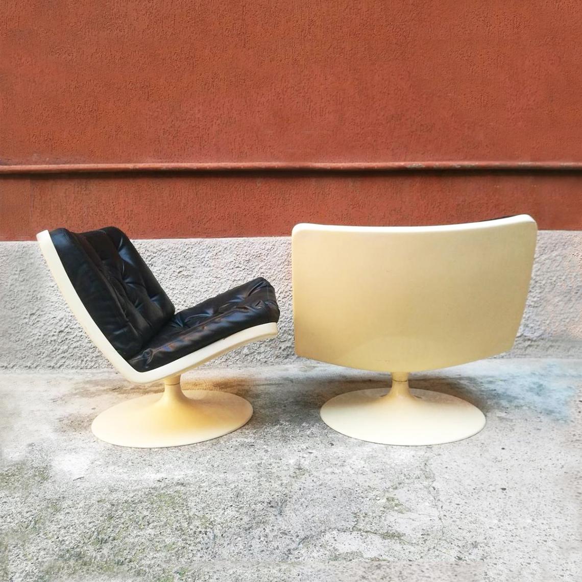 European Italian Space Age Plastic and Leather Tulip Armchairs by Knoll/Play, 1970s
