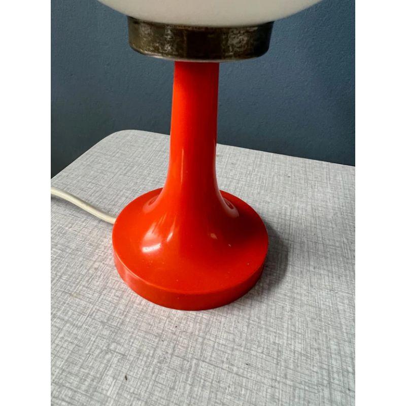 Vintage Space Age Set of 2 Mid Century Opaline Murano Glass Table Lamps In Excellent Condition In ROTTERDAM, ZH